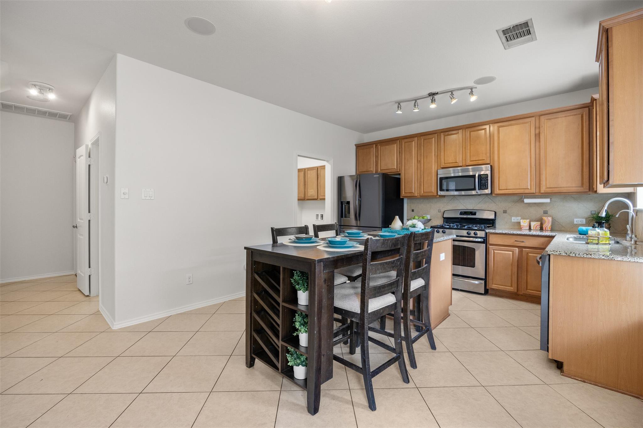 1072 Four Seasons Farm Dr, Kyle, TX 78640