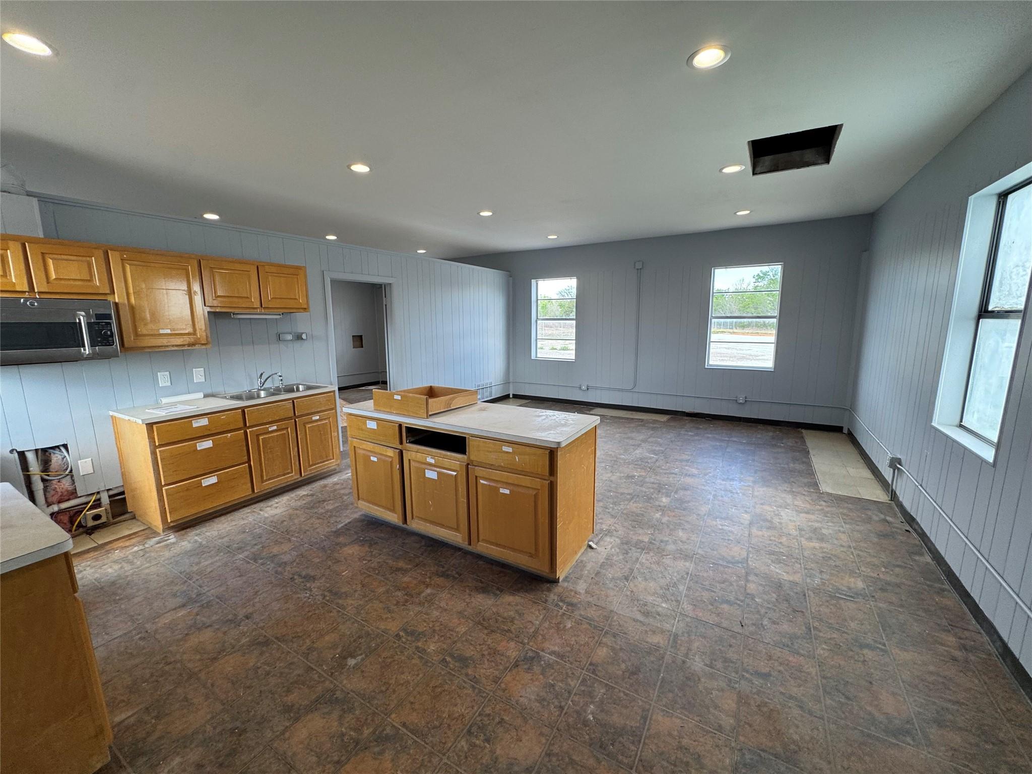 000 E US 290 Freeway, Elgin, TX 78621