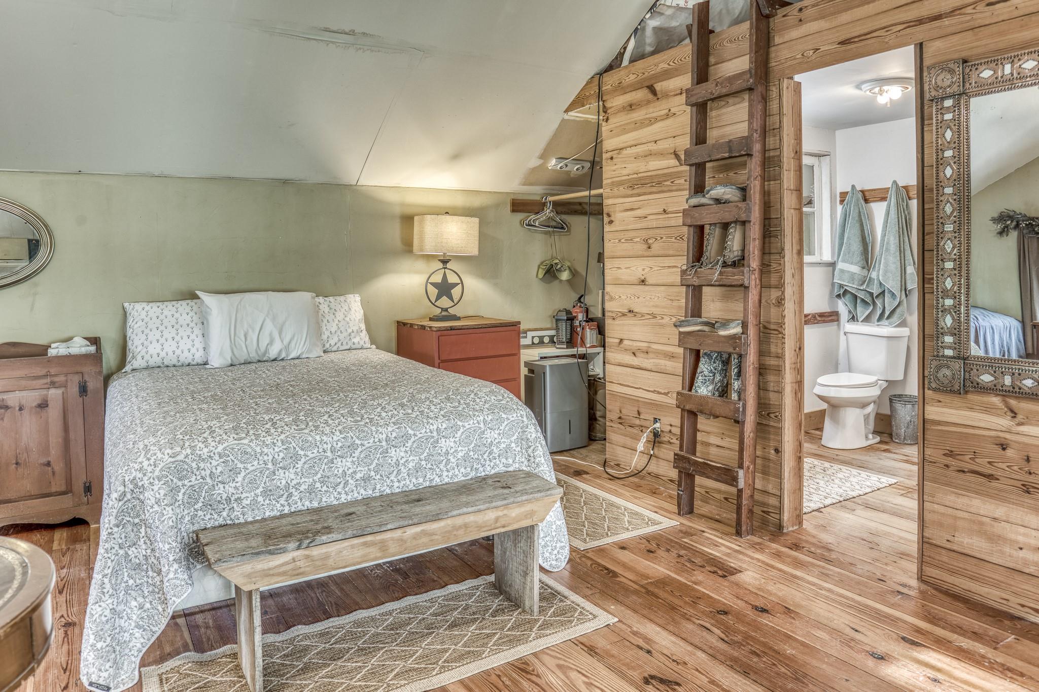 242 Cody Ln, Bastrop, TX 78602