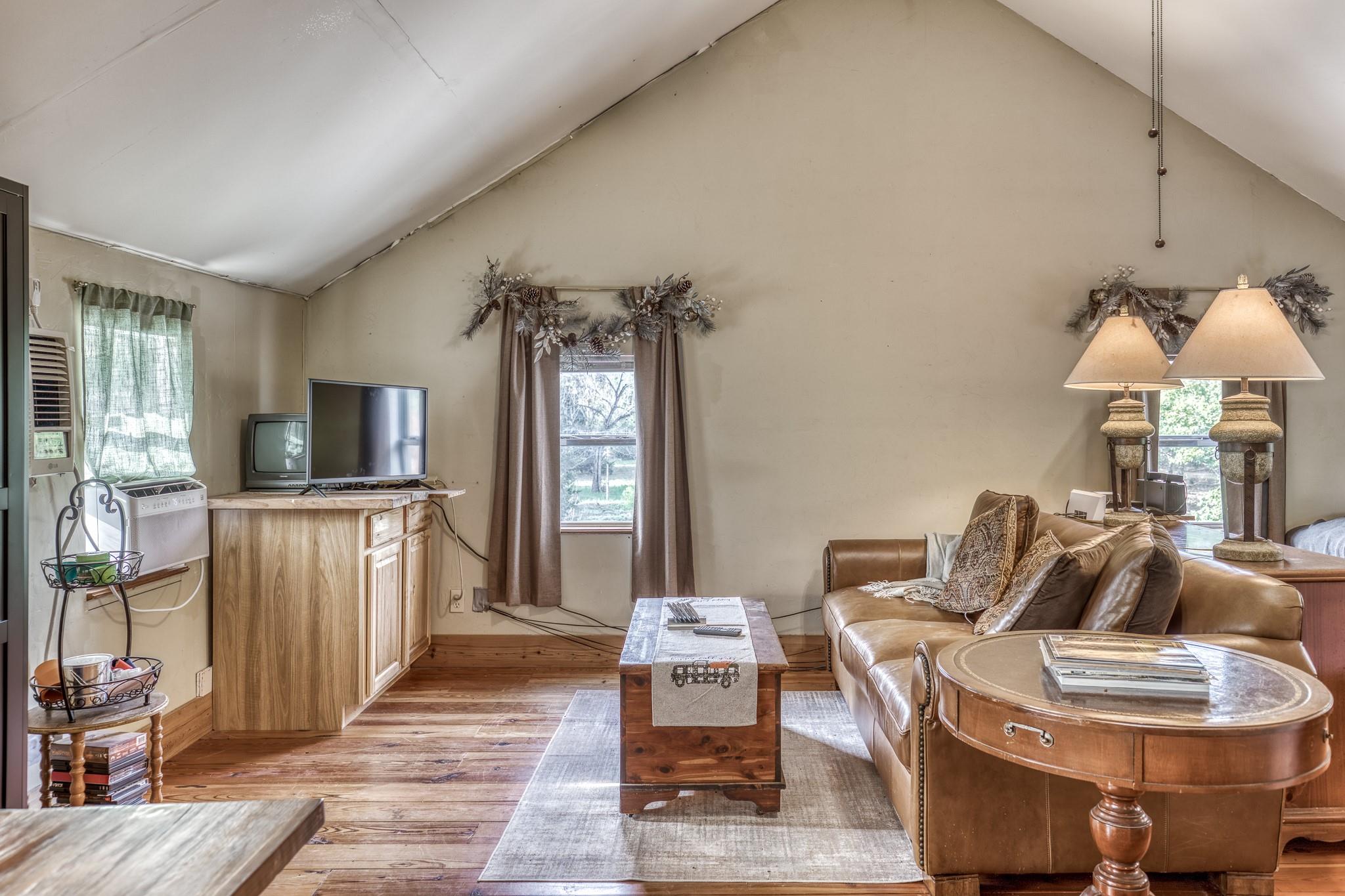 242 Cody Ln, Bastrop, TX 78602