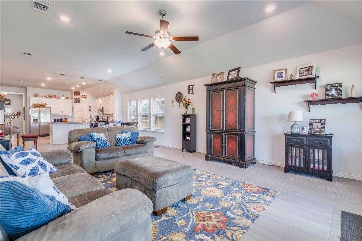 499 Coyote Creek Way, Kyle, TX 78640