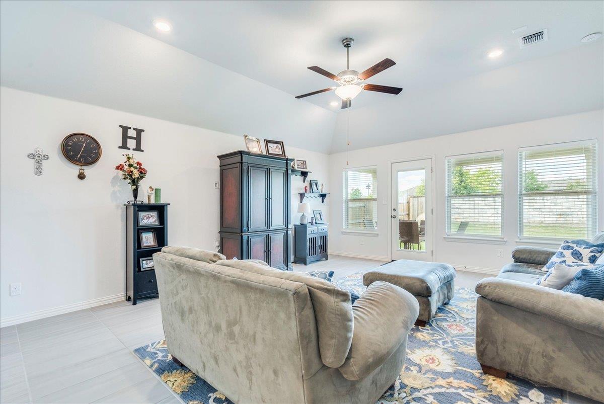 499 Coyote Creek Way, Kyle, TX 78640