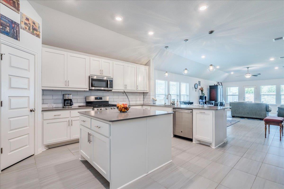 499 Coyote Creek Way, Kyle, TX 78640