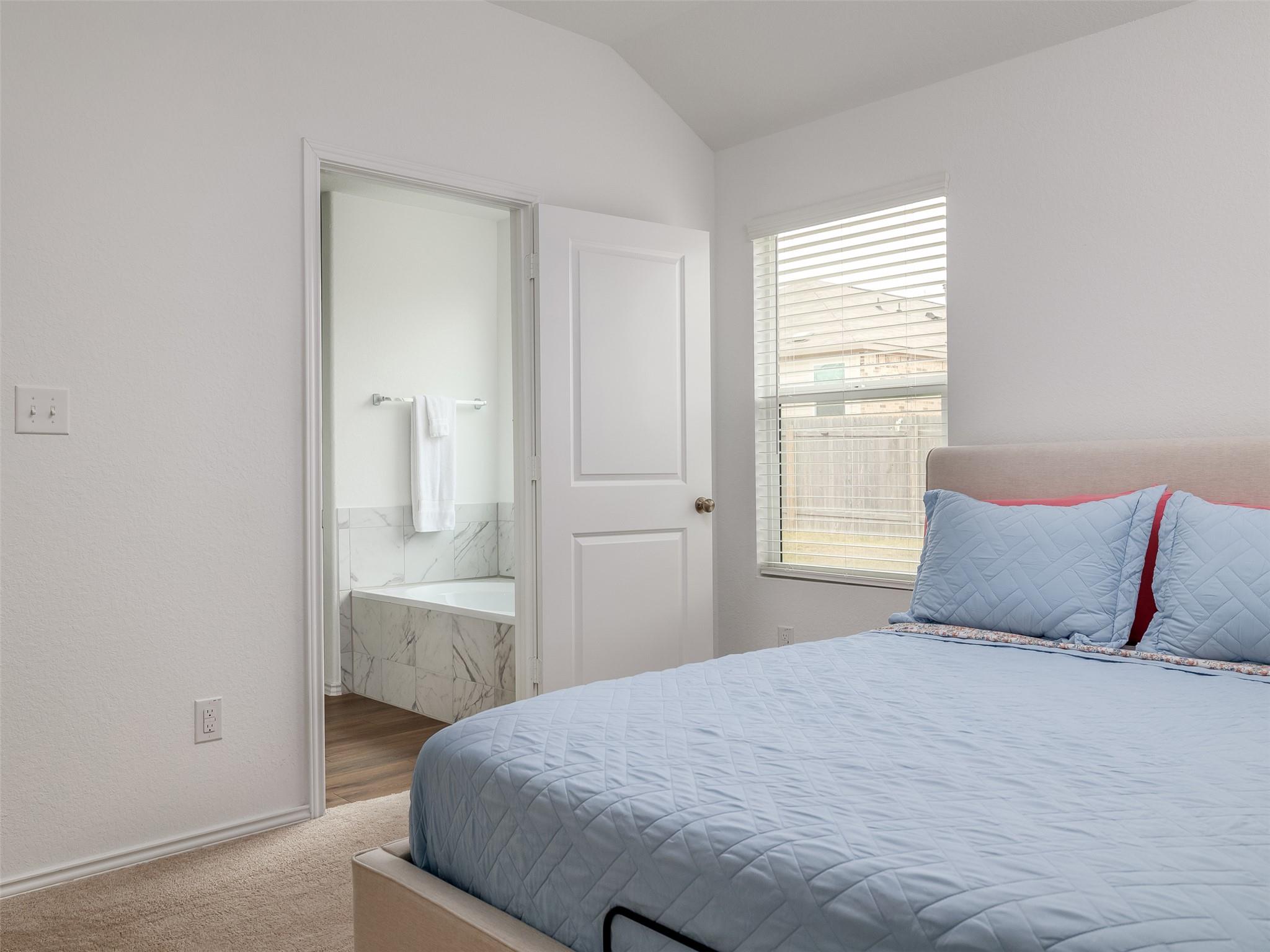 340 Sonterra Dr, San Marcos, TX 78666