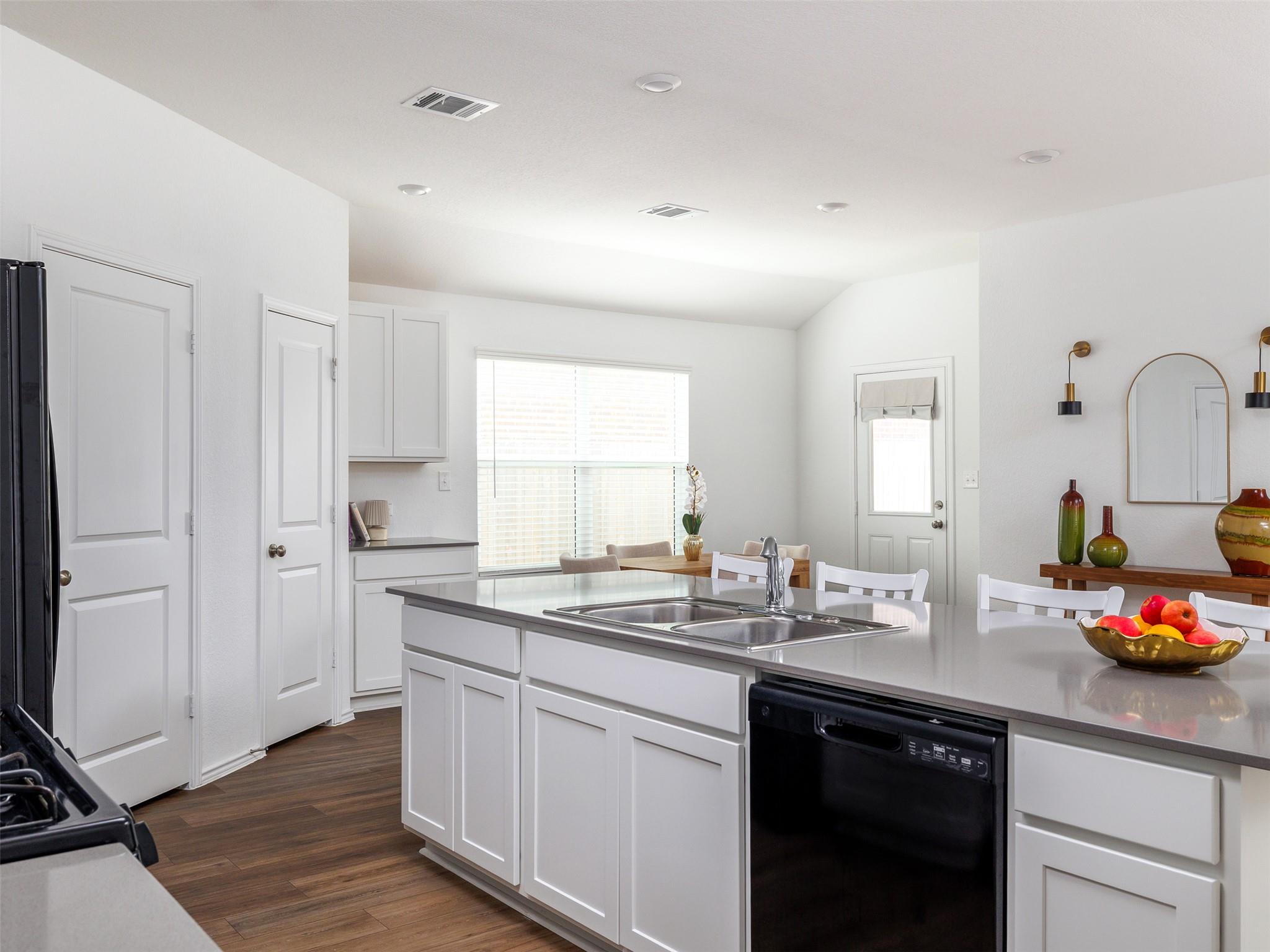 340 Sonterra Dr, San Marcos, TX 78666