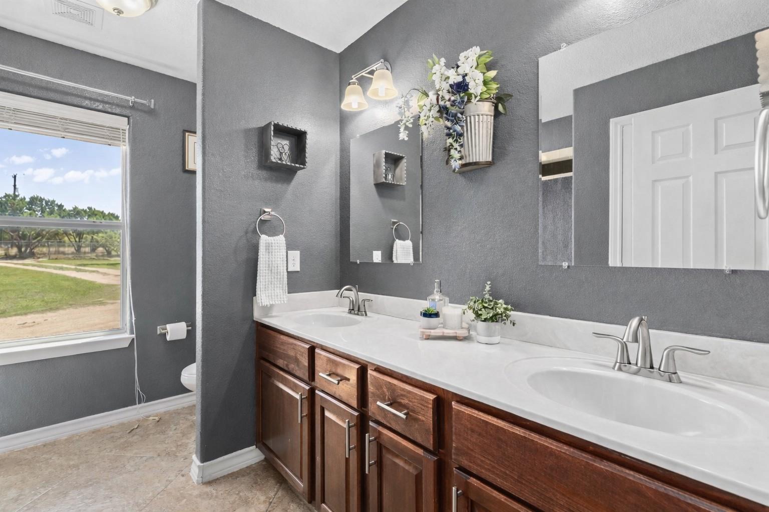 131 Tomahawk Trl, Liberty Hill, TX 78642