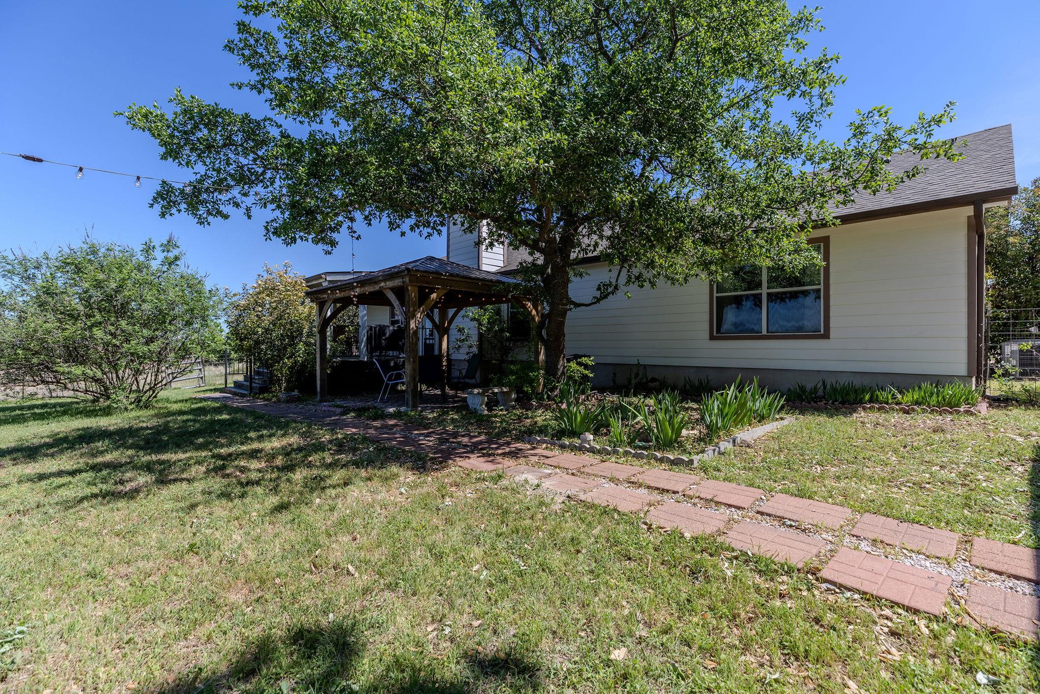 131 Tomahawk Trl, Liberty Hill, TX 78642