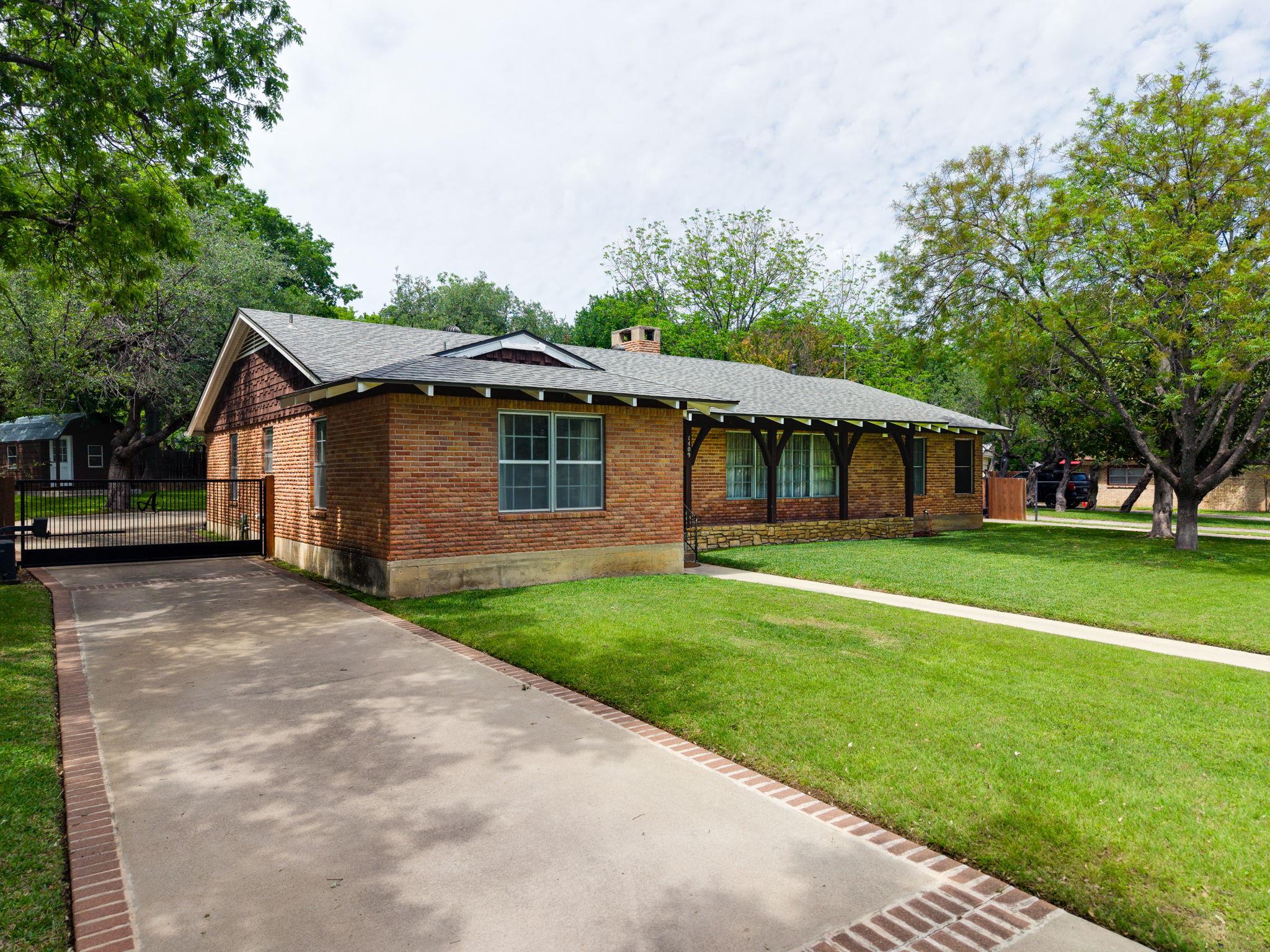 1409 W North Ave, Lampasas, TX 76550