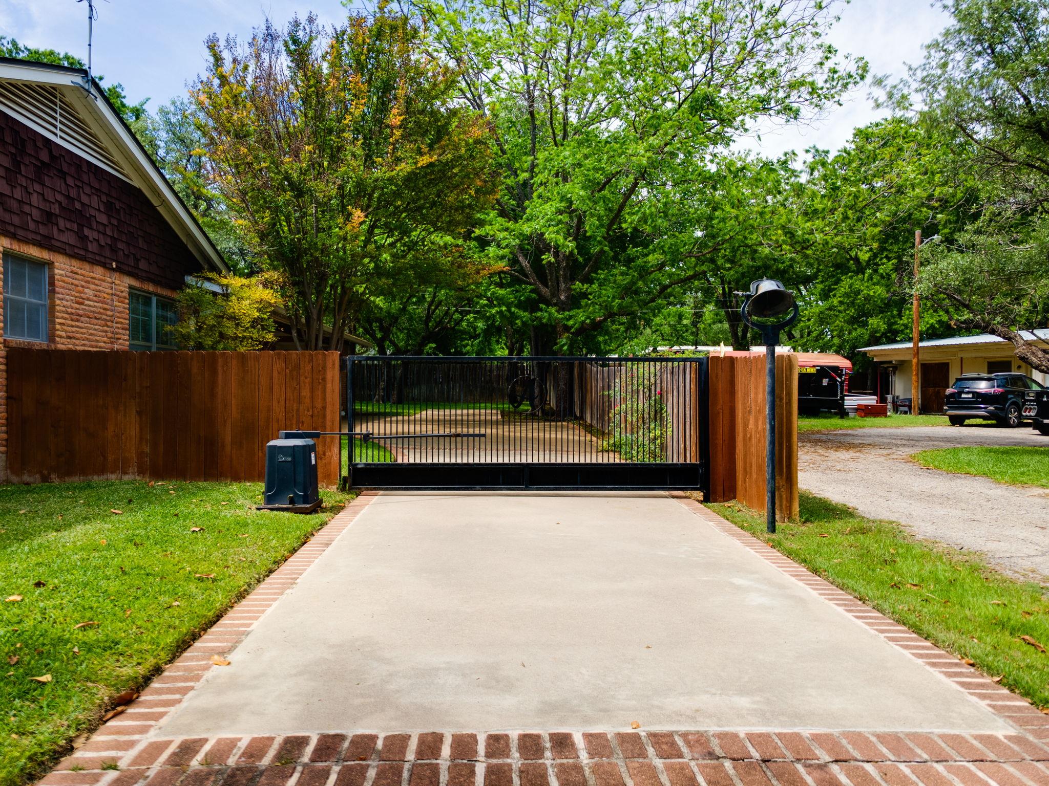 1409 W North Ave, Lampasas, TX 76550