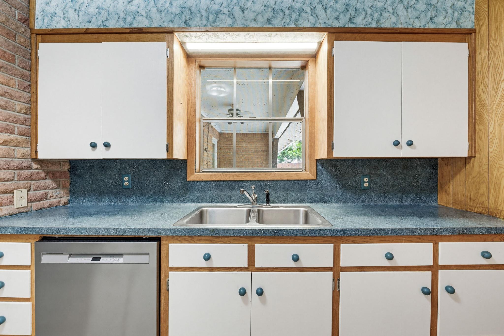 1409 W North Ave, Lampasas, TX 76550