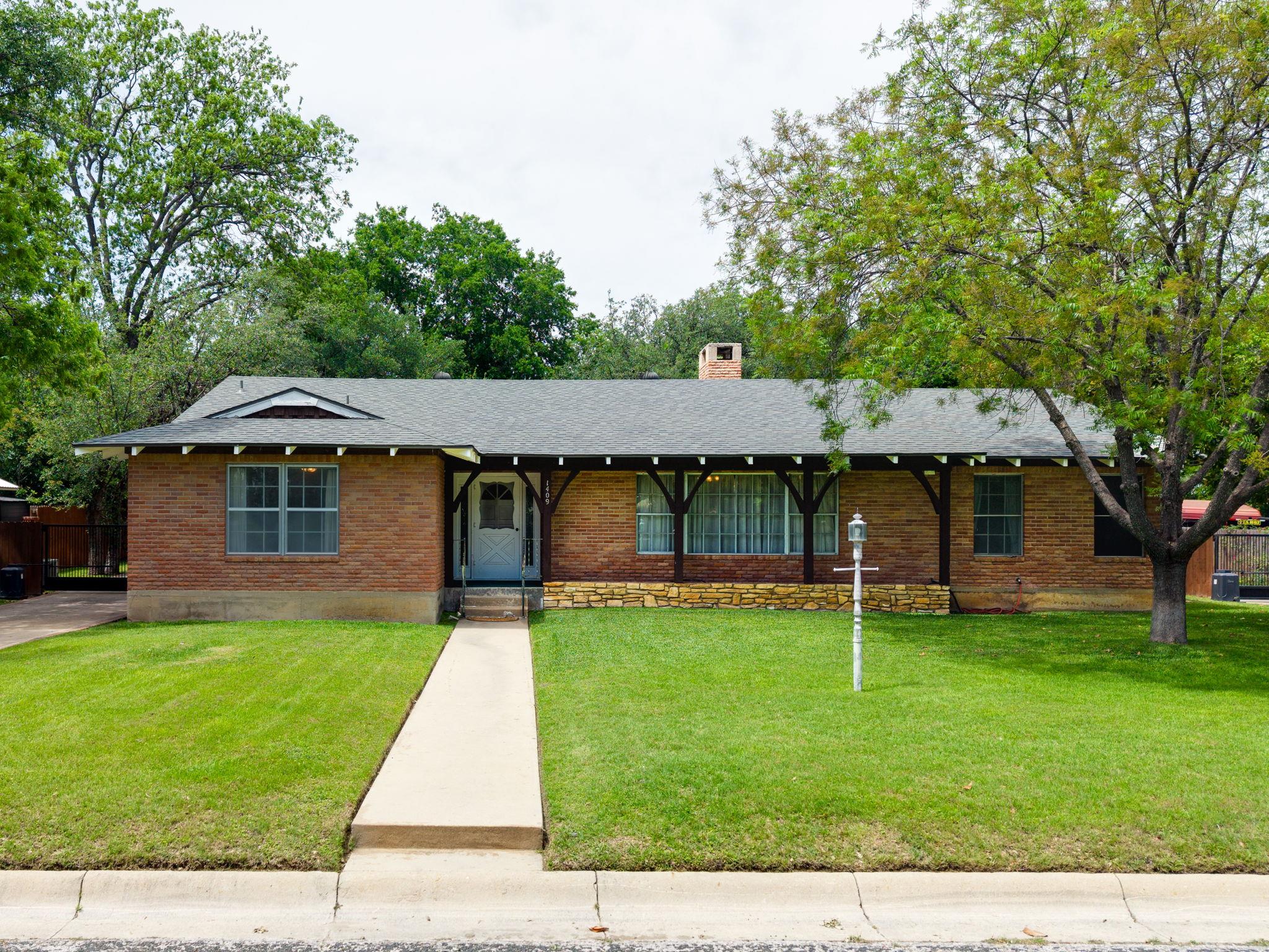 1409 W North Ave, Lampasas, TX 76550