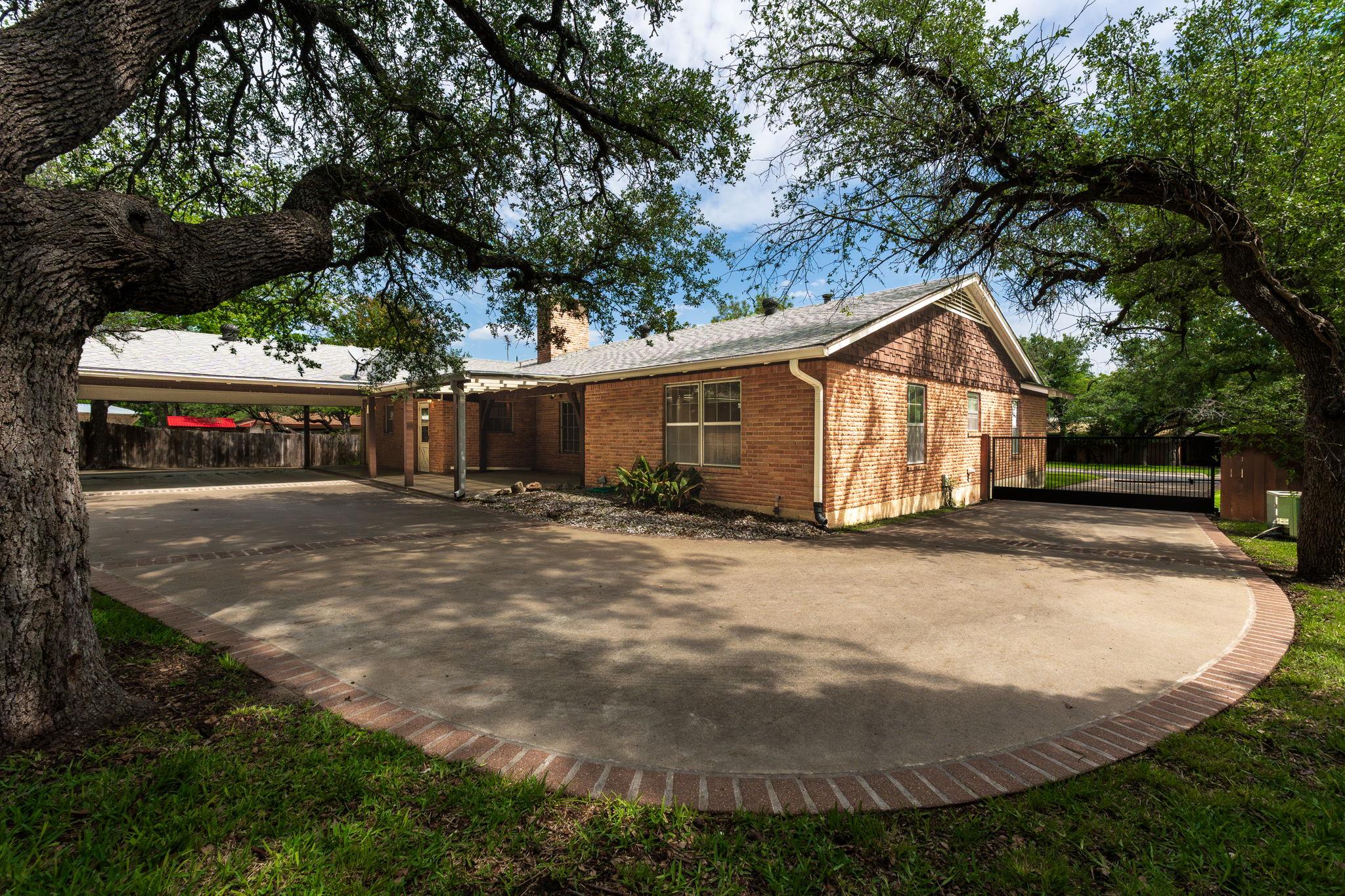 1409 W North Ave, Lampasas, TX 76550
