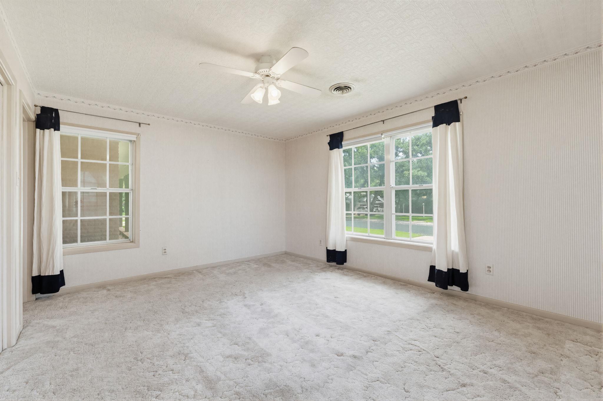 1409 W North Ave, Lampasas, TX 76550