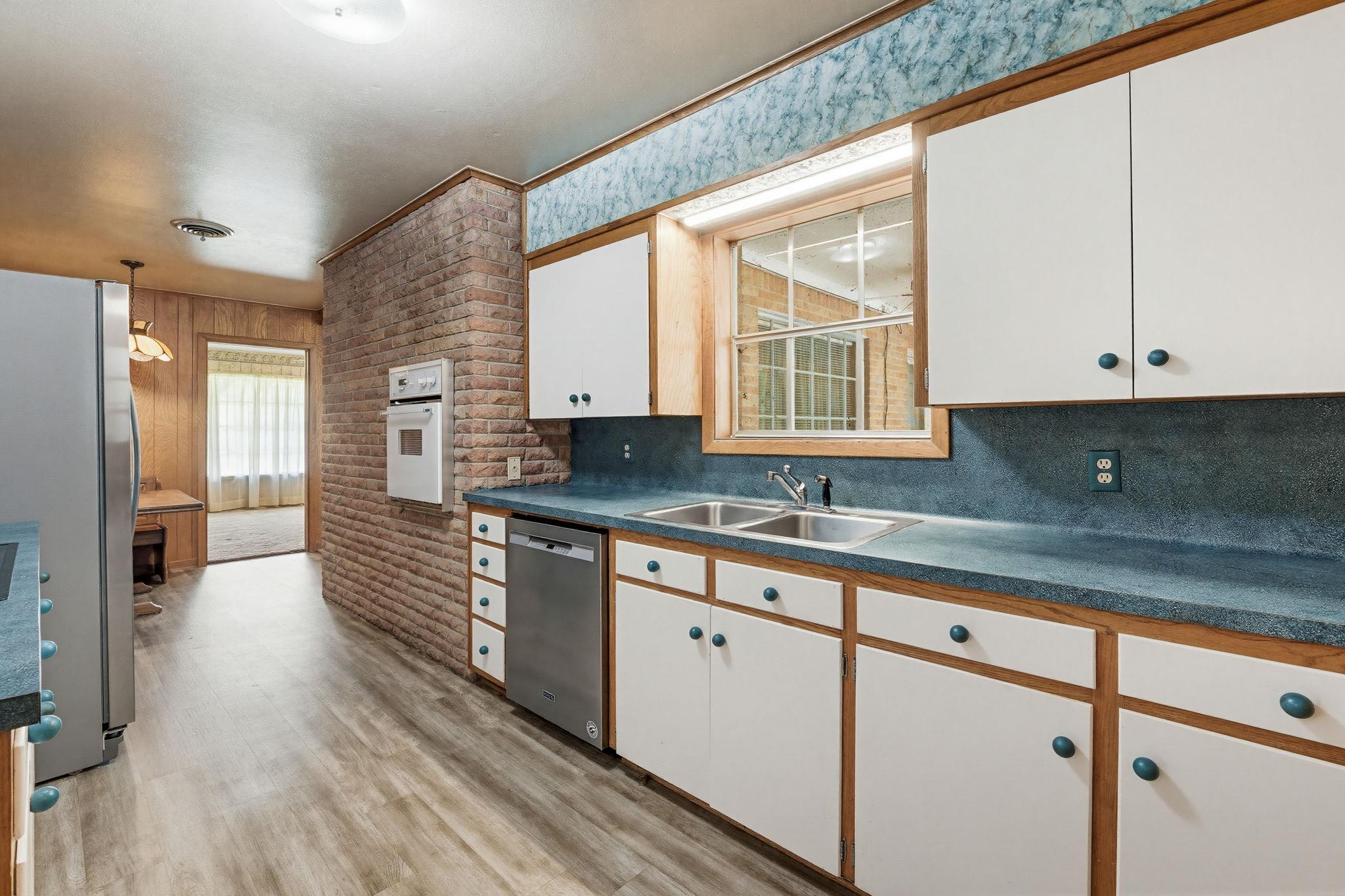 1409 W North Ave, Lampasas, TX 76550