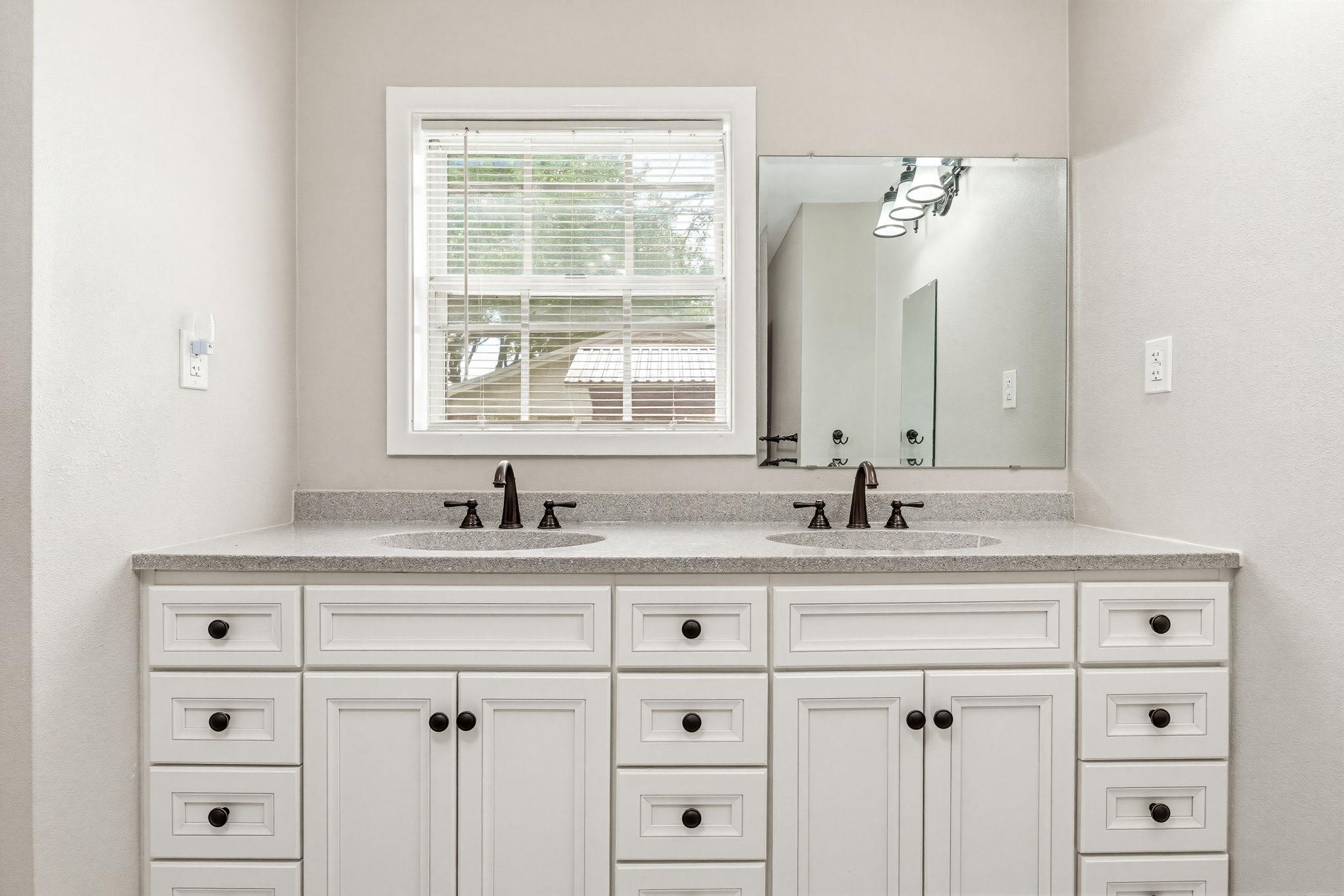 1409 W North Ave, Lampasas, TX 76550