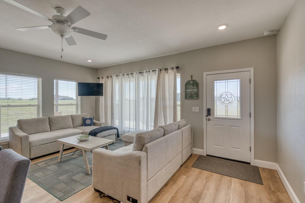 224 Blackbuck Ridge Dr, Lampasas, TX 76550