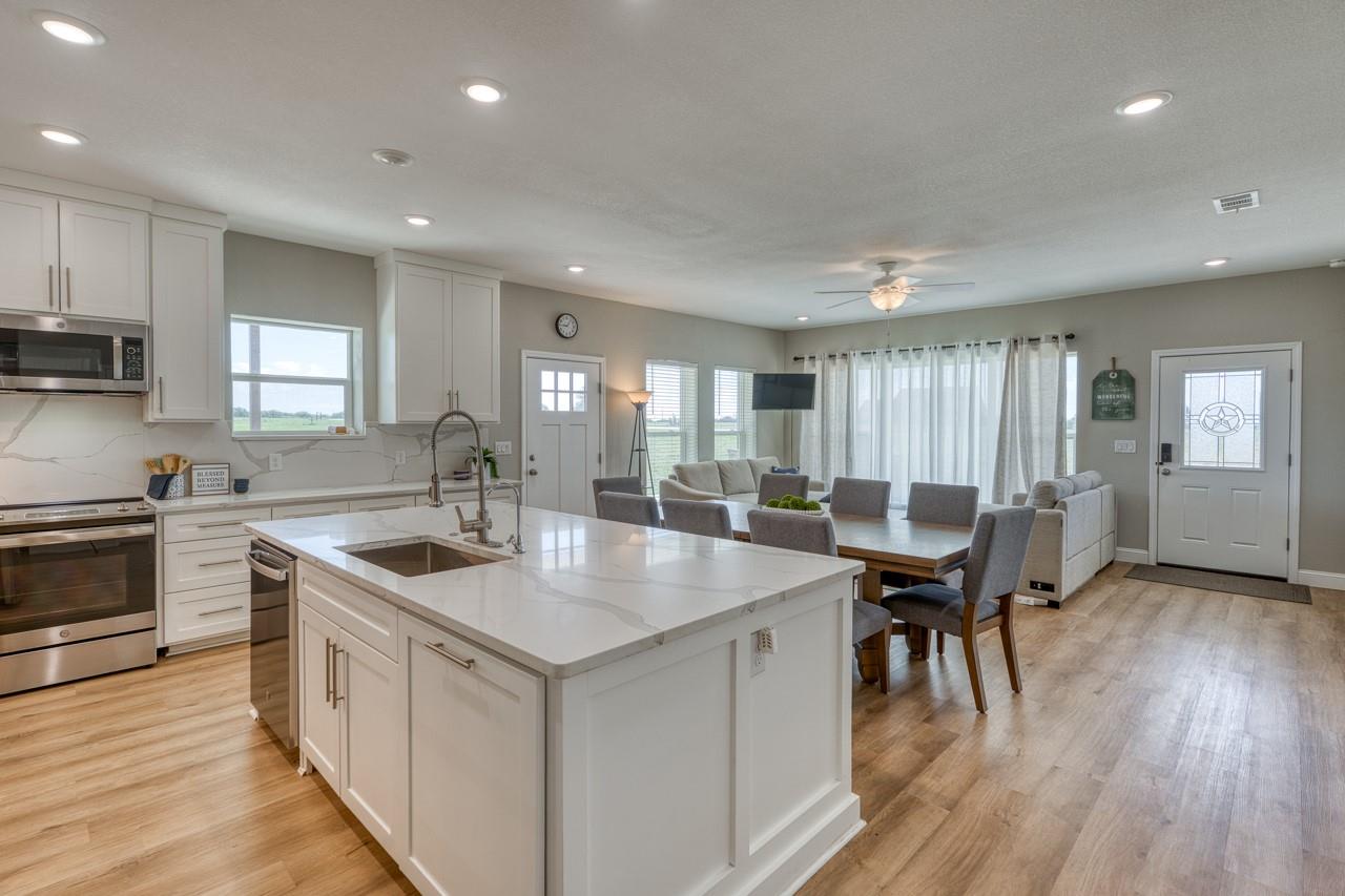 224 Blackbuck Ridge Dr, Lampasas, TX 76550