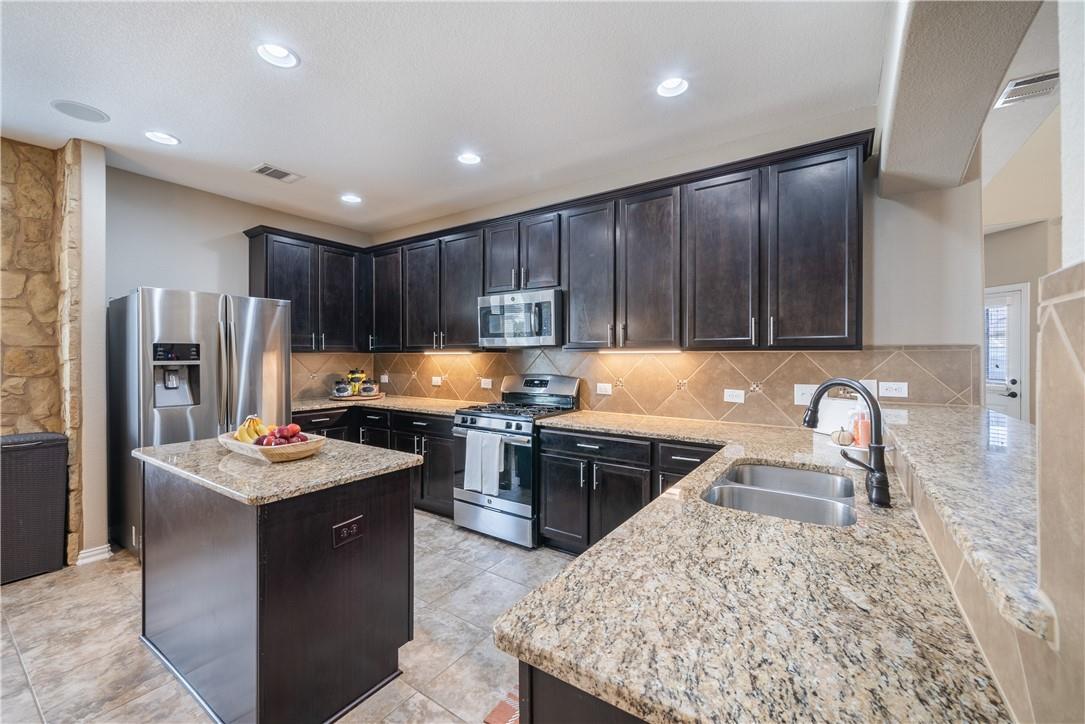 273 Everglade Dr, Buda, TX 78610