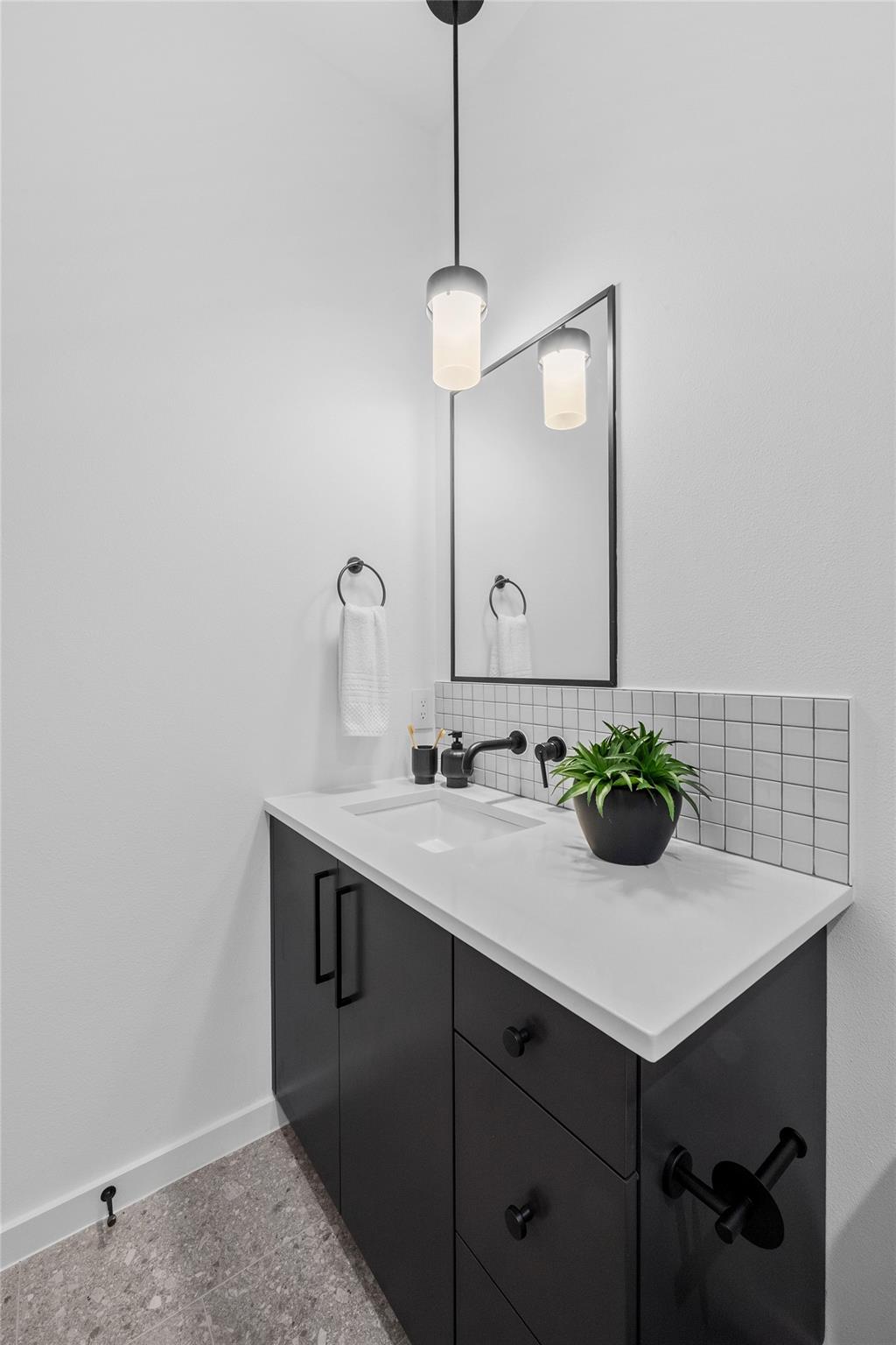 219 Lessin Ln # 10A, Austin, TX 78704