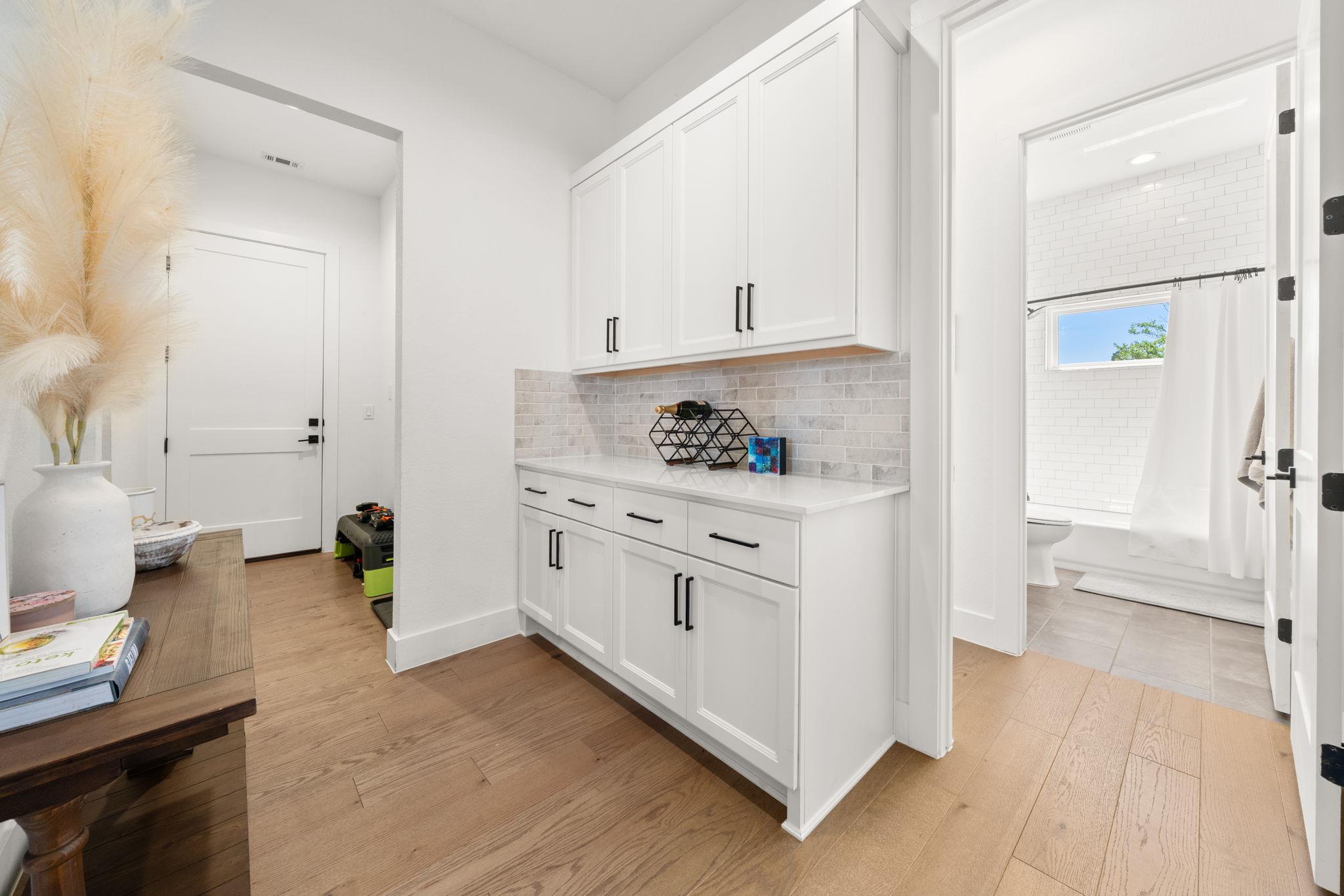 202 Smoke Tree Cir, Dripping Springs, TX 78620