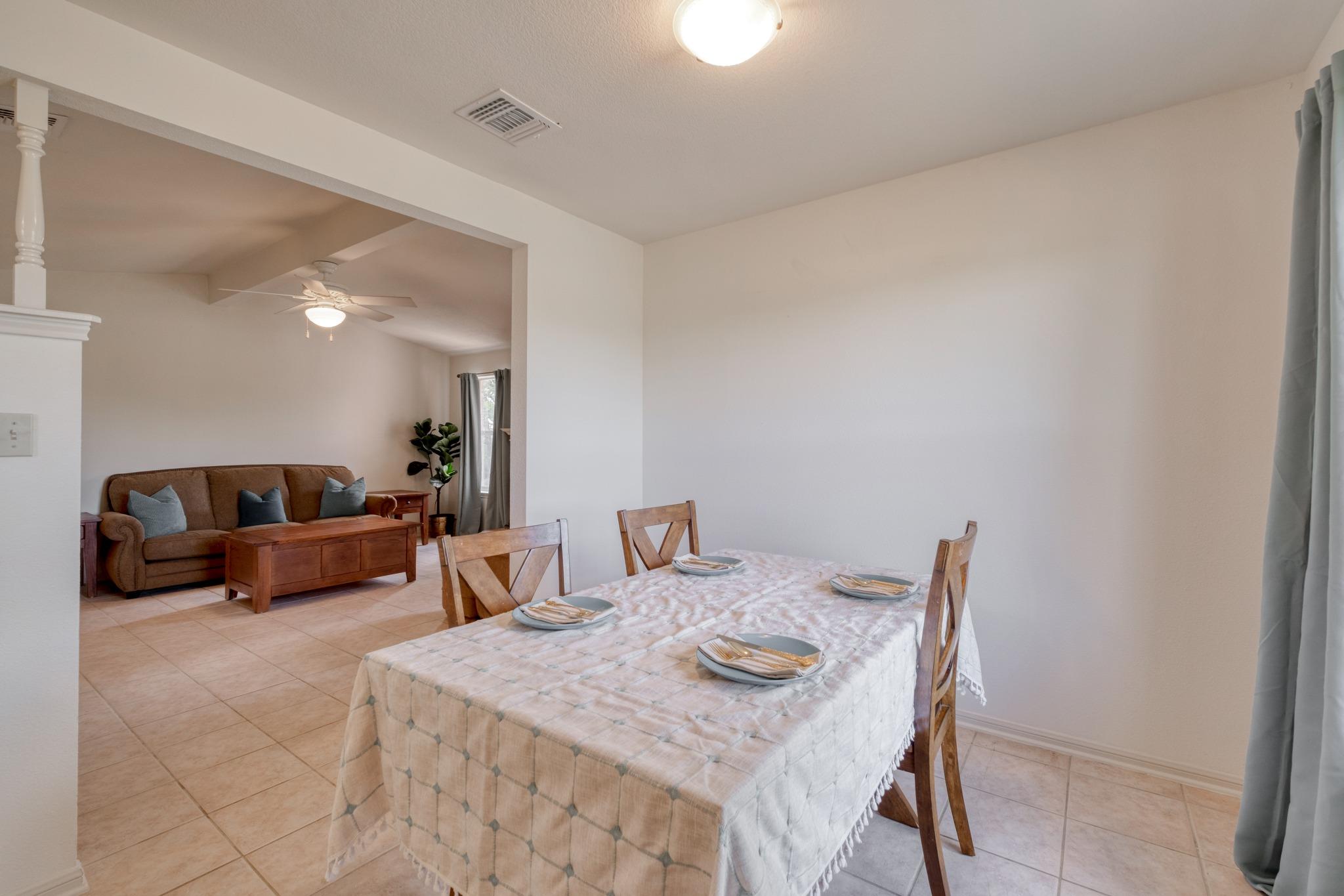 185 E Broken Tree Ln, Smithville, TX 78957