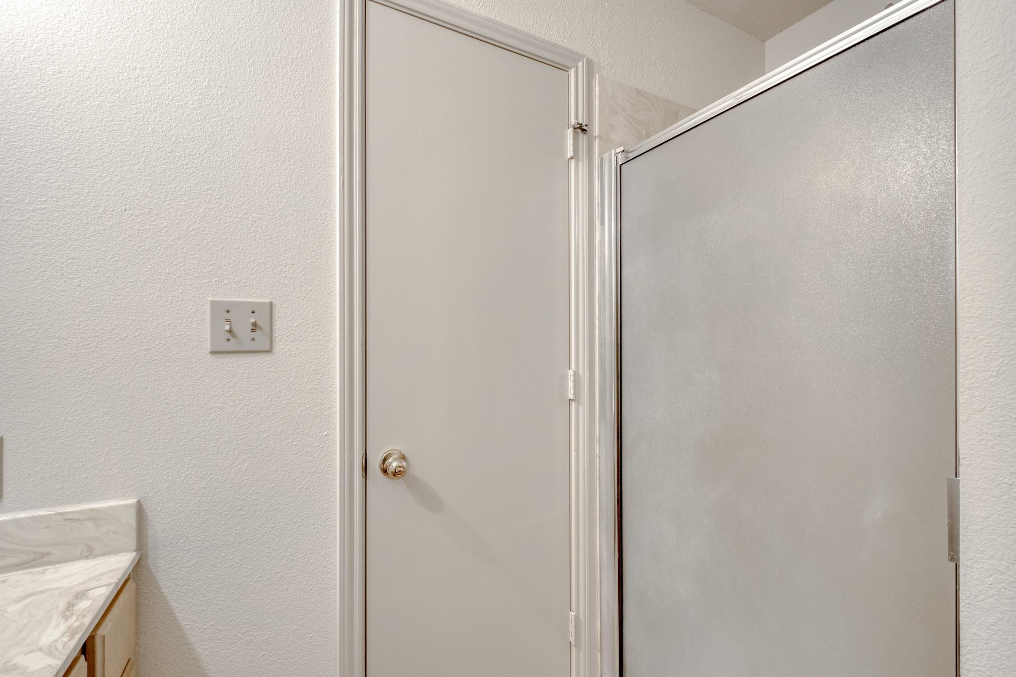 185 E Broken Tree Ln, Smithville, TX 78957