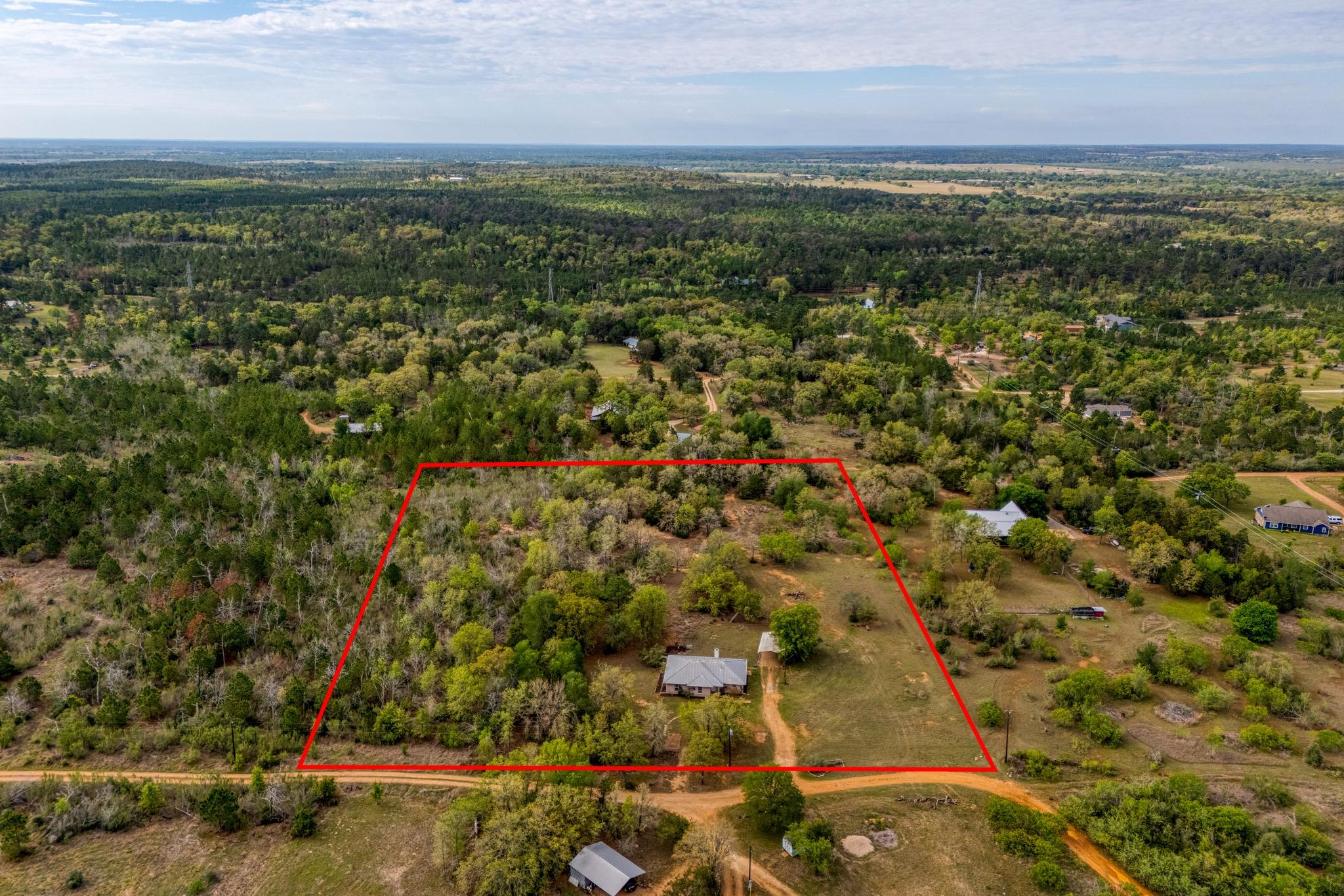 185 E Broken Tree Ln, Smithville, TX 78957