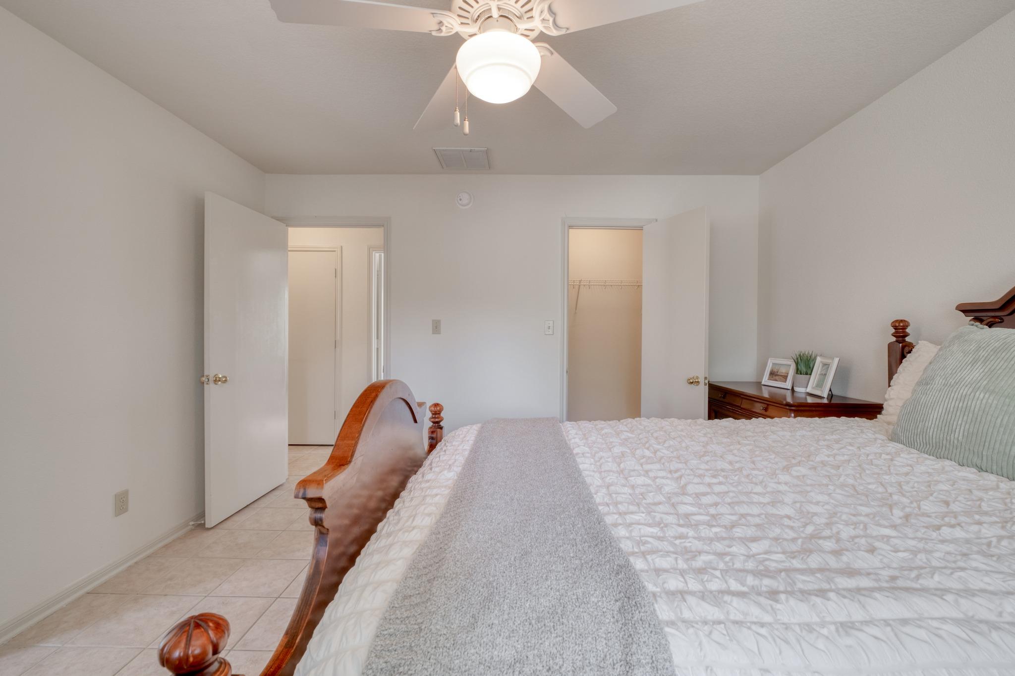 185 E Broken Tree Ln, Smithville, TX 78957