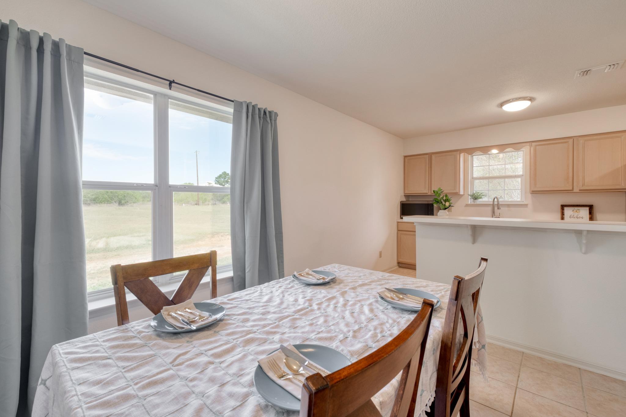 185 E Broken Tree Ln, Smithville, TX 78957