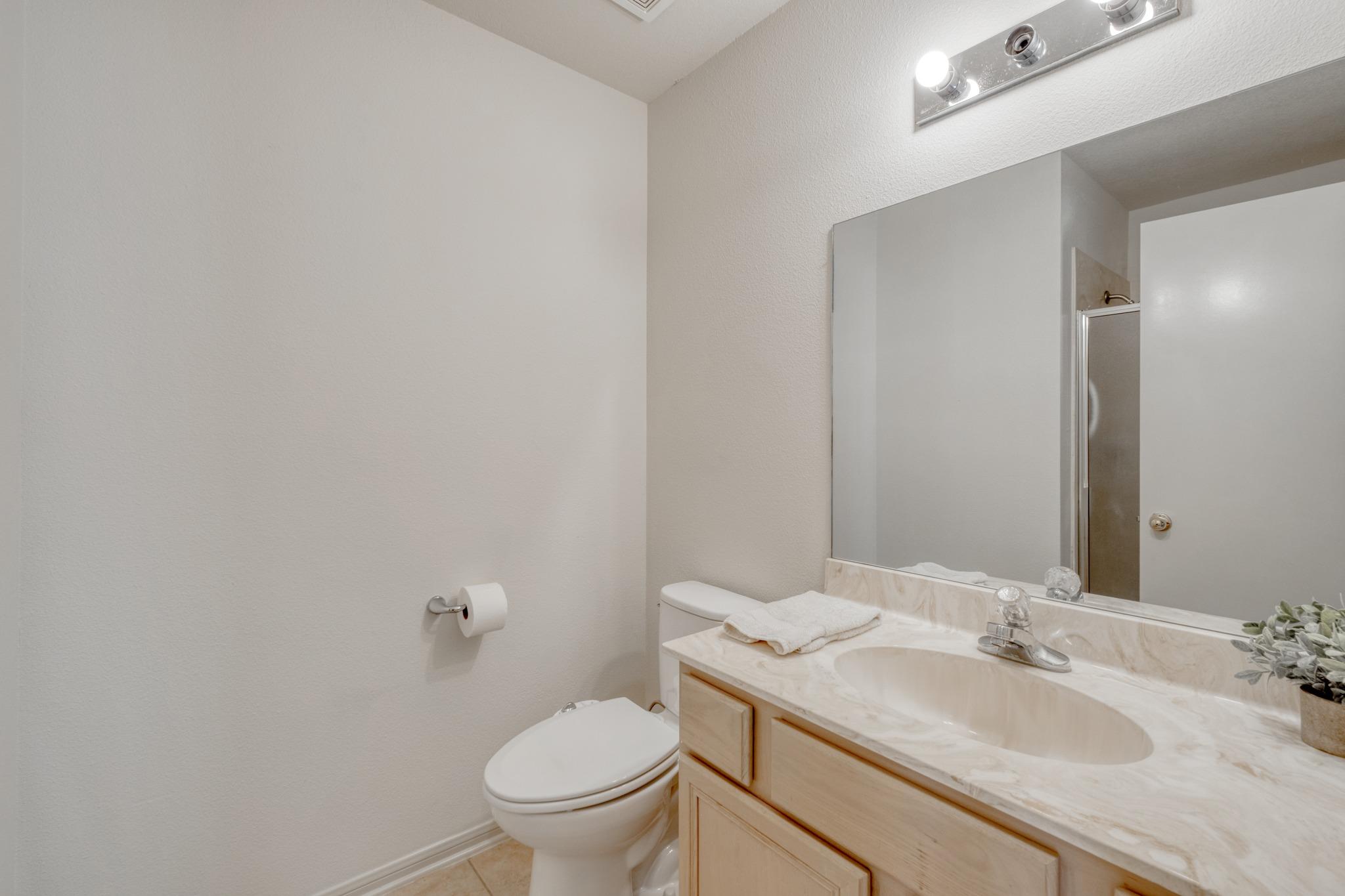 185 E Broken Tree Ln, Smithville, TX 78957