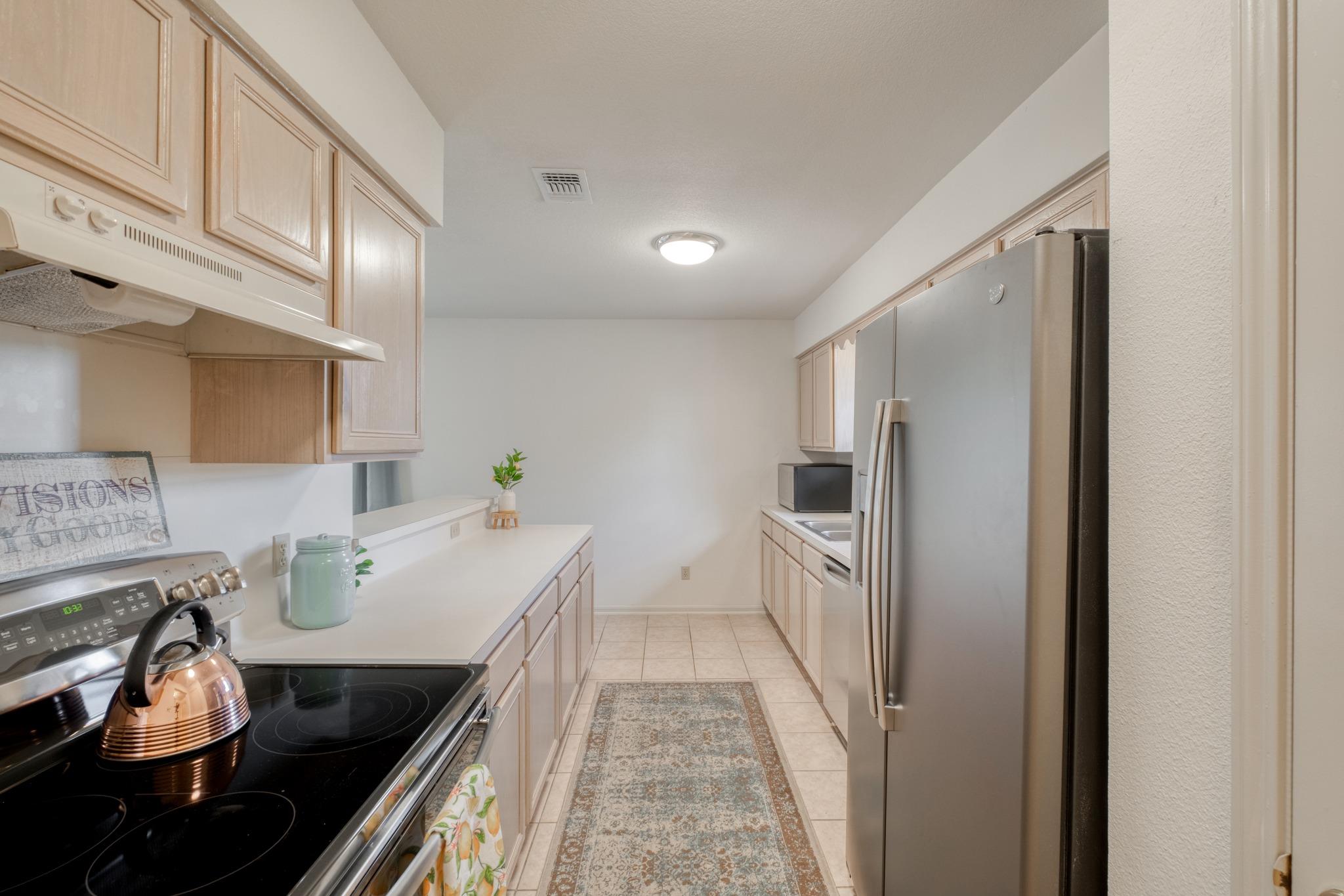 185 E Broken Tree Ln, Smithville, TX 78957