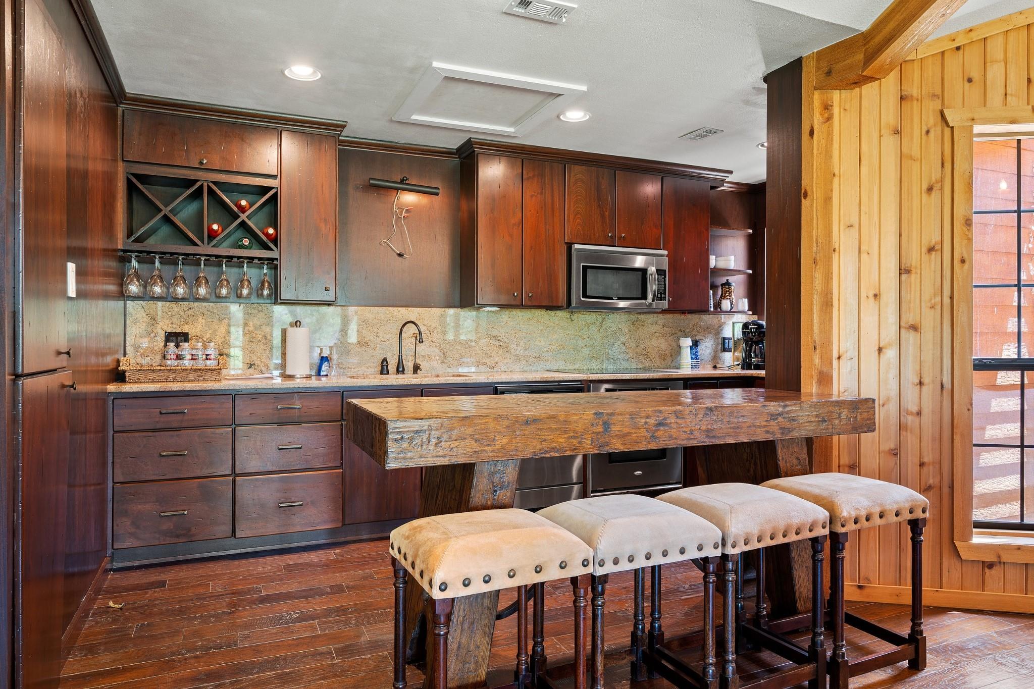 5055 Wayside Dr, Wimberley, TX 78676