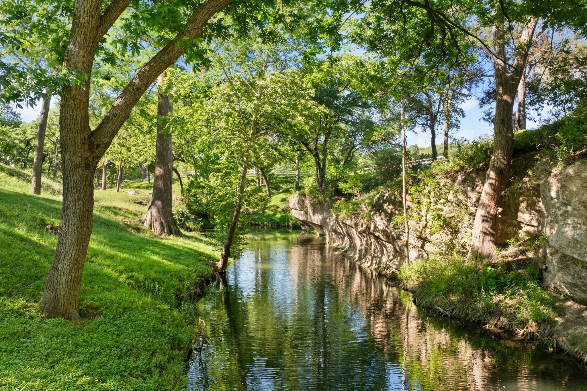 5055 Wayside Dr, Wimberley, TX 78676