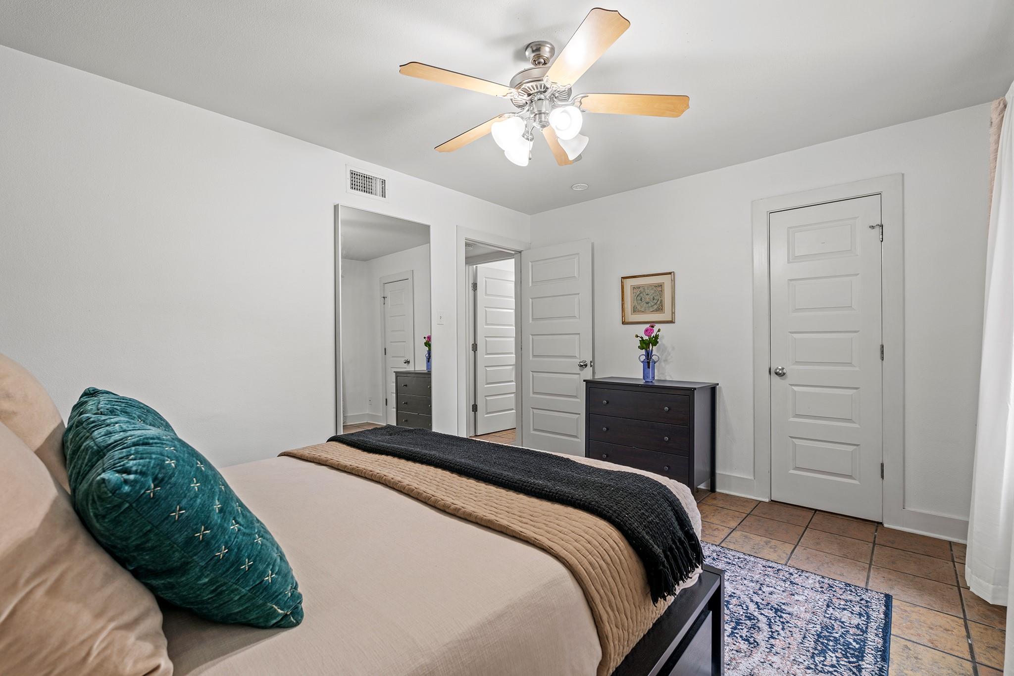 3815 Guadalupe St # 112, Austin, TX 78751