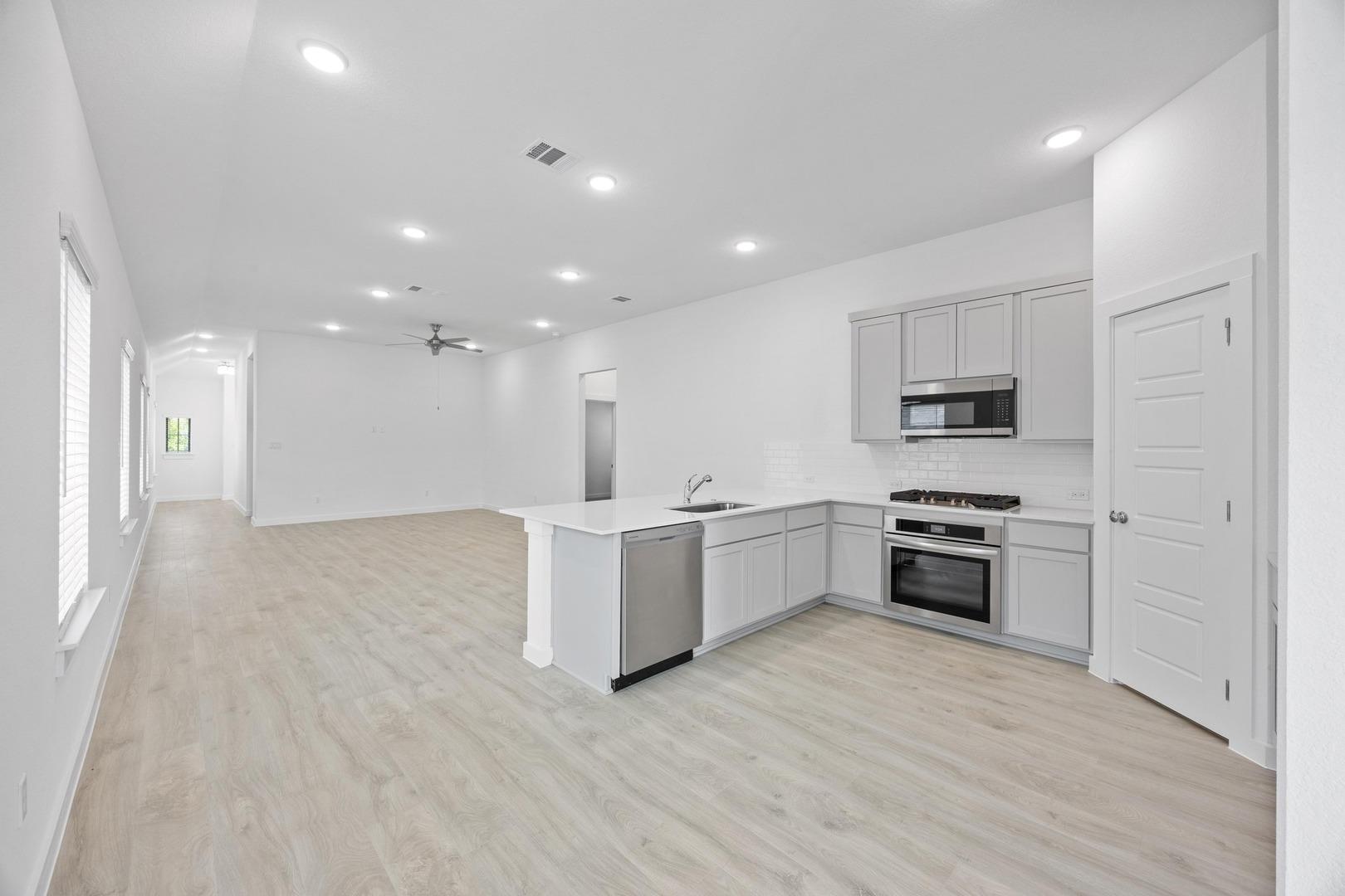 186 Hornet St, Elgin, TX 78621