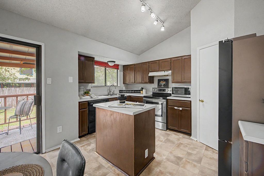 8911 Romayne Ln, Austin, TX 78748