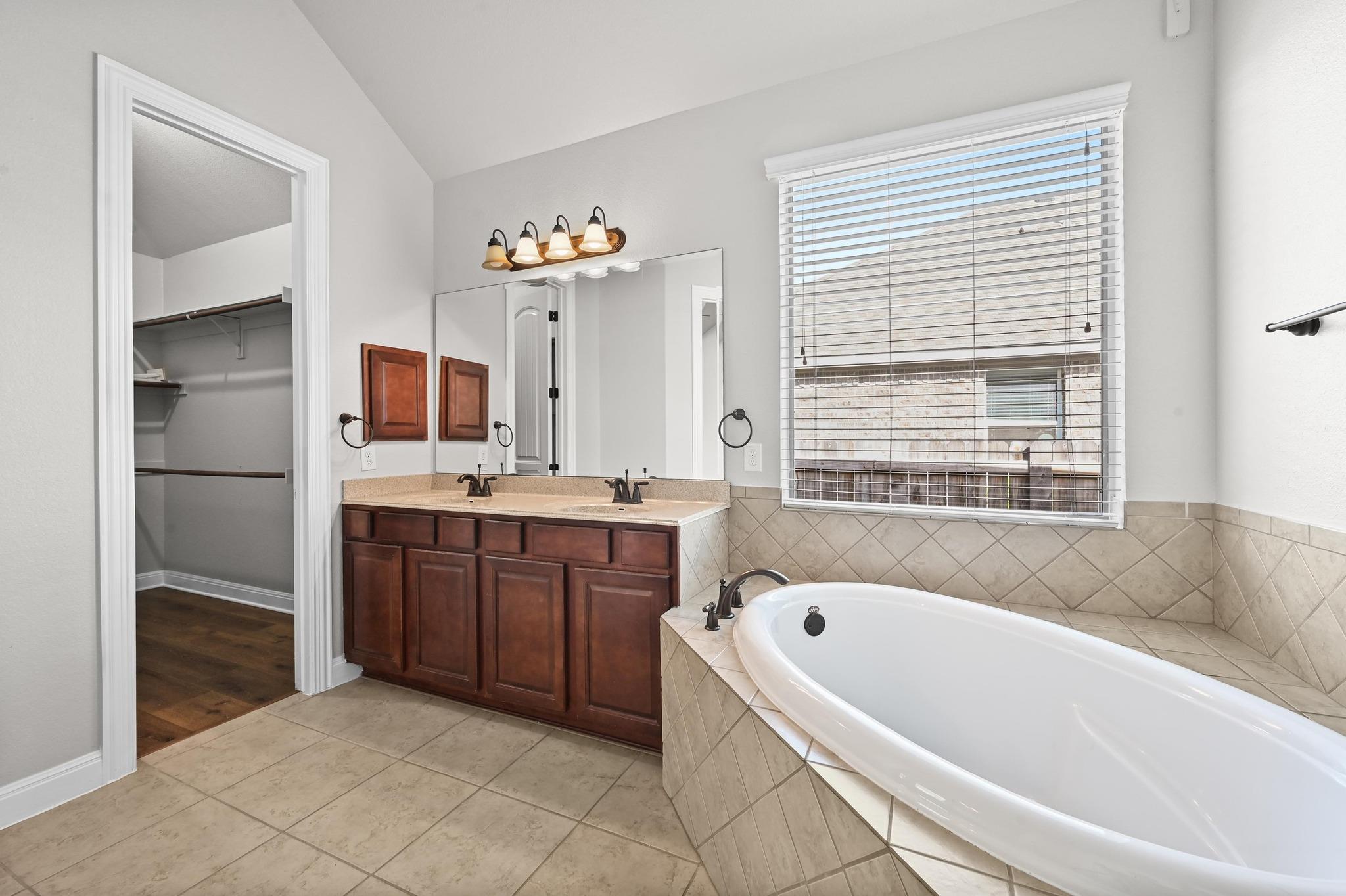 645 Clear Springs Holw, Buda, TX 78610