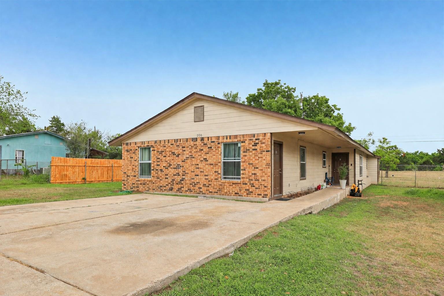 200 Monterrey St # A & B, Elgin, TX 78621