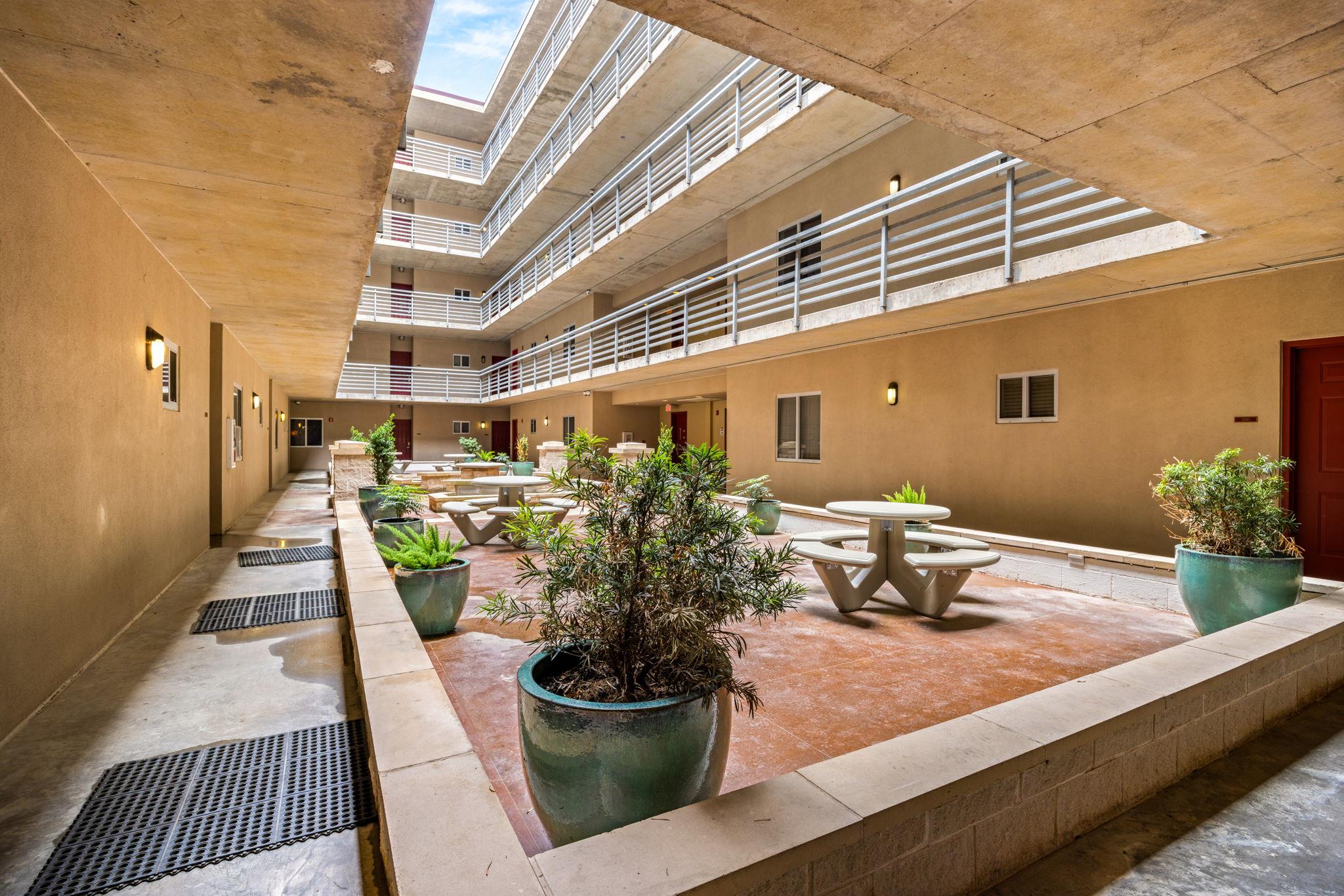 711 W 26th St # 303, Austin, TX 78705