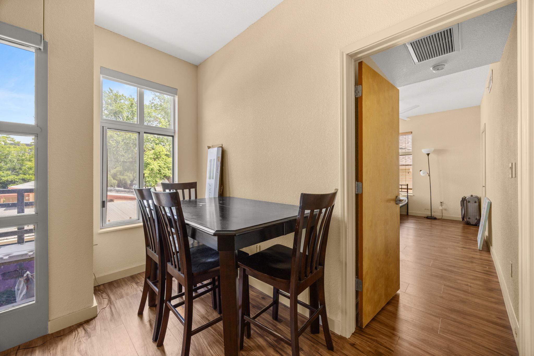 711 W 26th St # 303, Austin, TX 78705