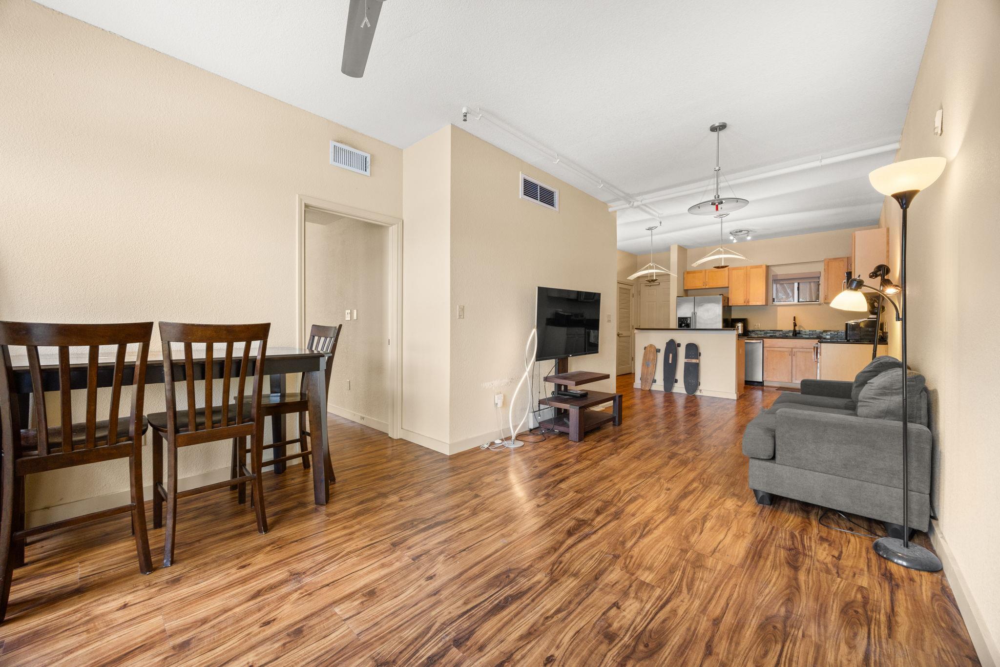 711 W 26th St # 303, Austin, TX 78705