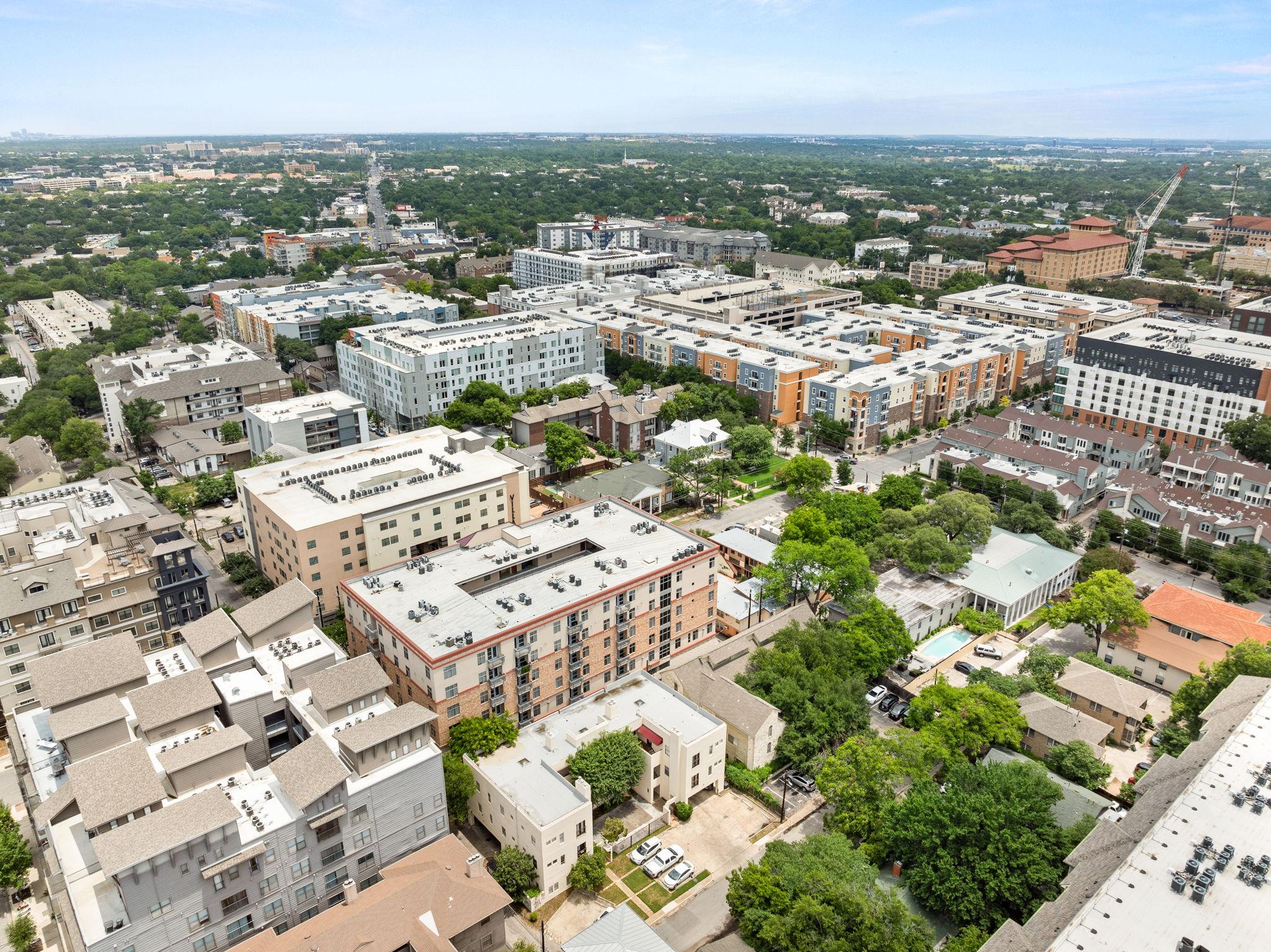 711 W 26th St # 303, Austin, TX 78705