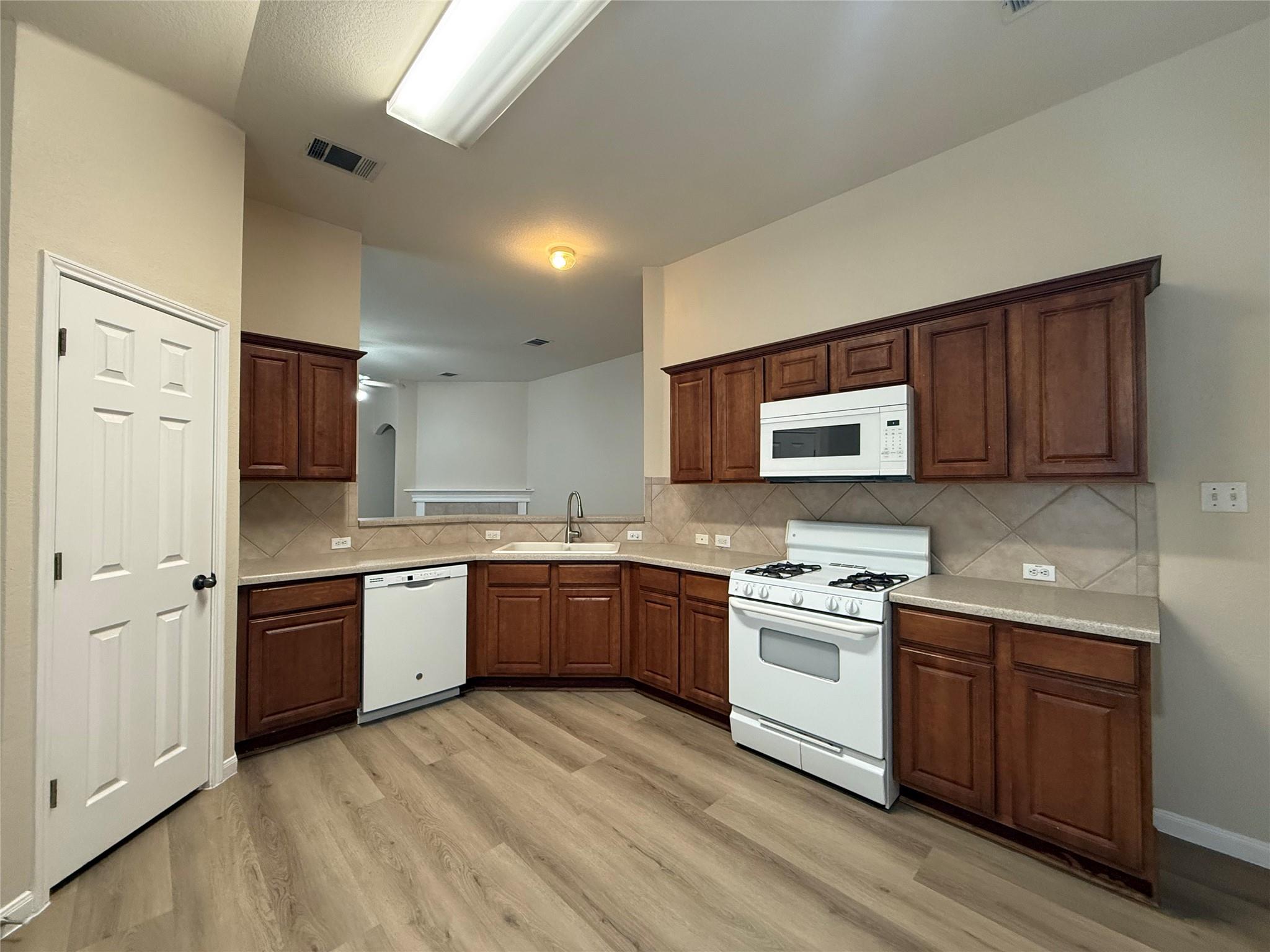 125 Ashwood S, Kyle, TX 78640