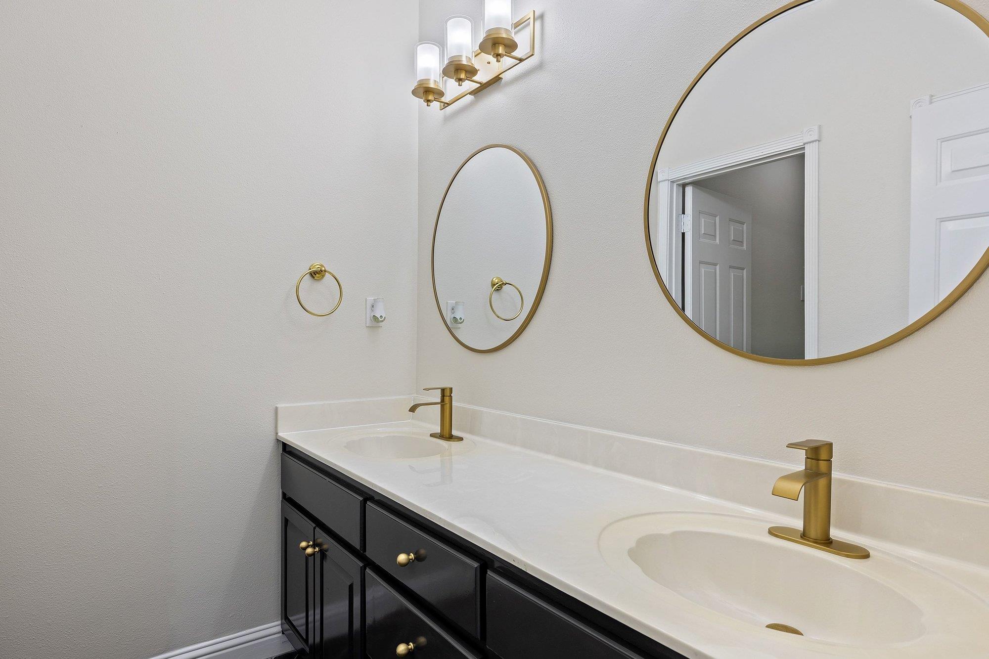 4915 Canyon Ranch Trl, Spicewood, TX 78669