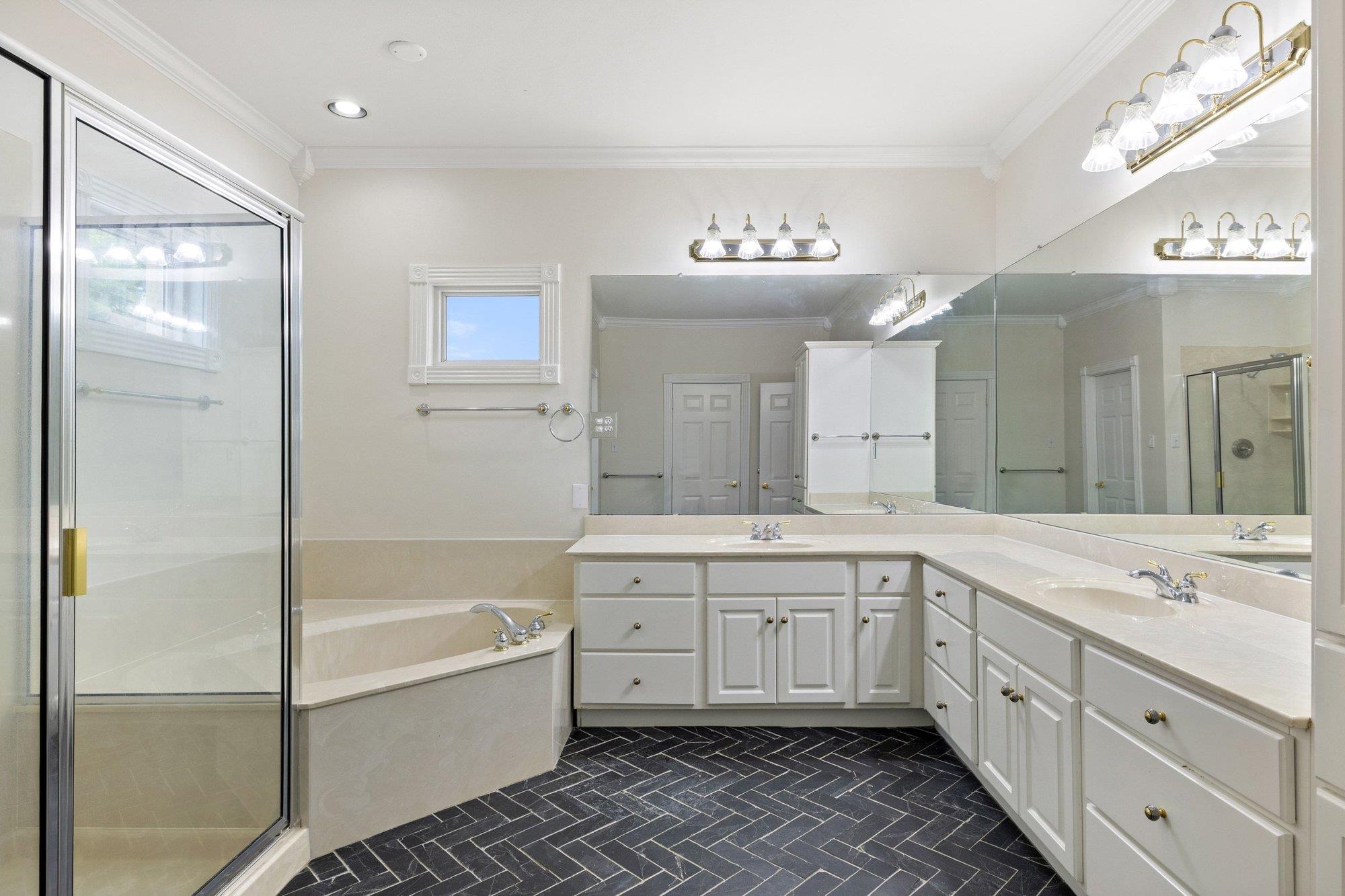 4915 Canyon Ranch Trl, Spicewood, TX 78669