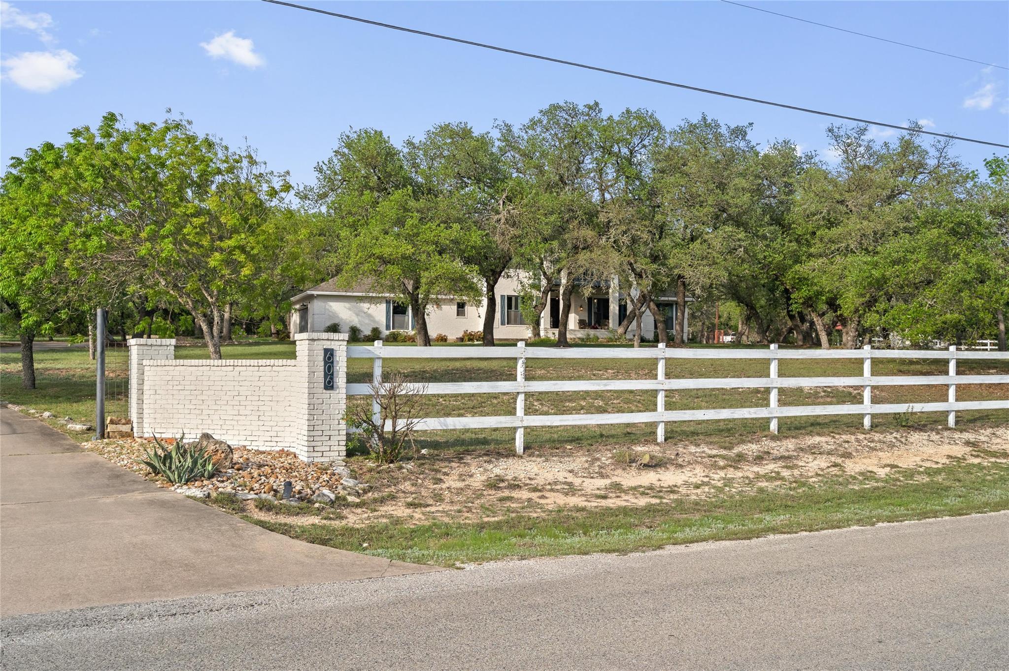 606 Winchester Dr, Dripping Springs, TX 78620