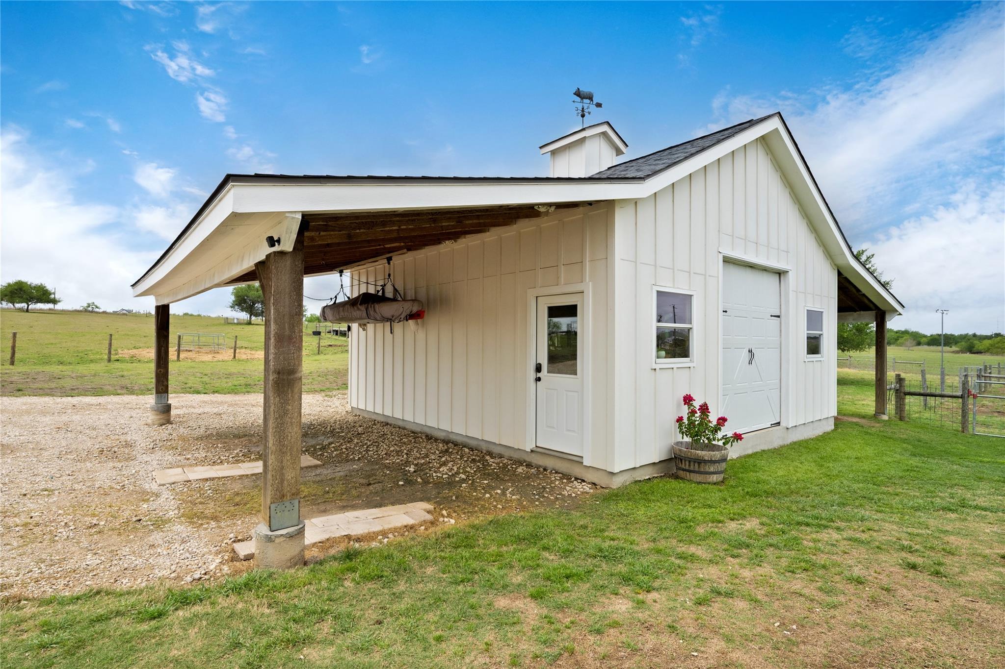 1854 County Road 464, Elgin, TX 78621