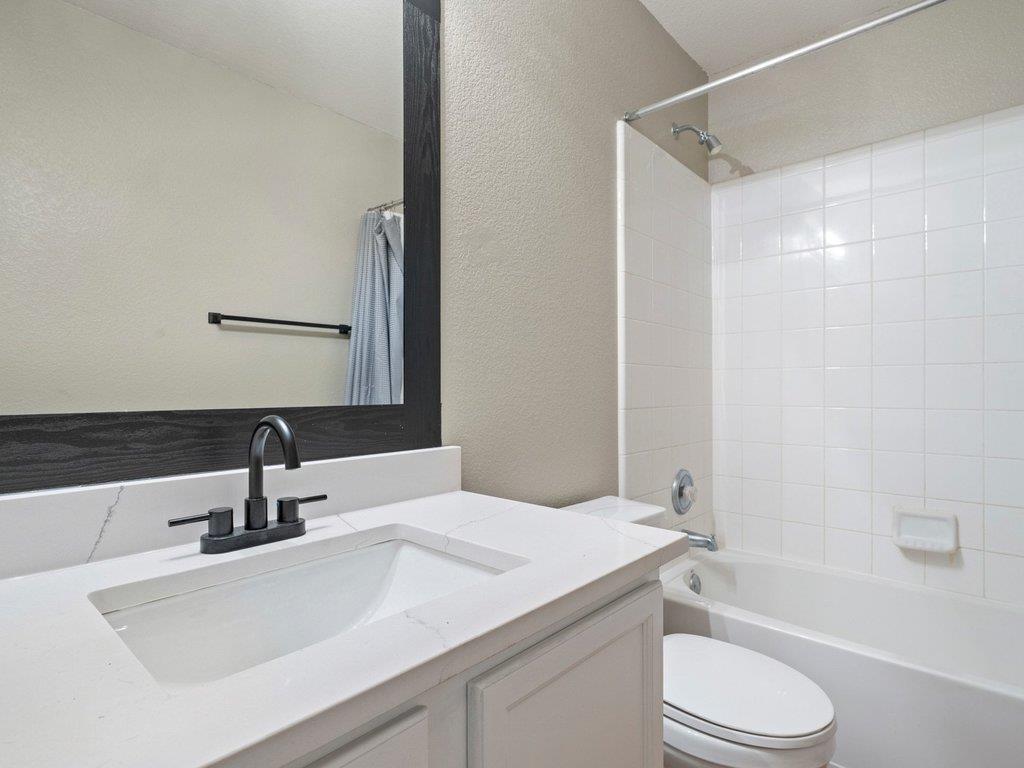 1201 Ridgewood Dr, Leander, TX 78641