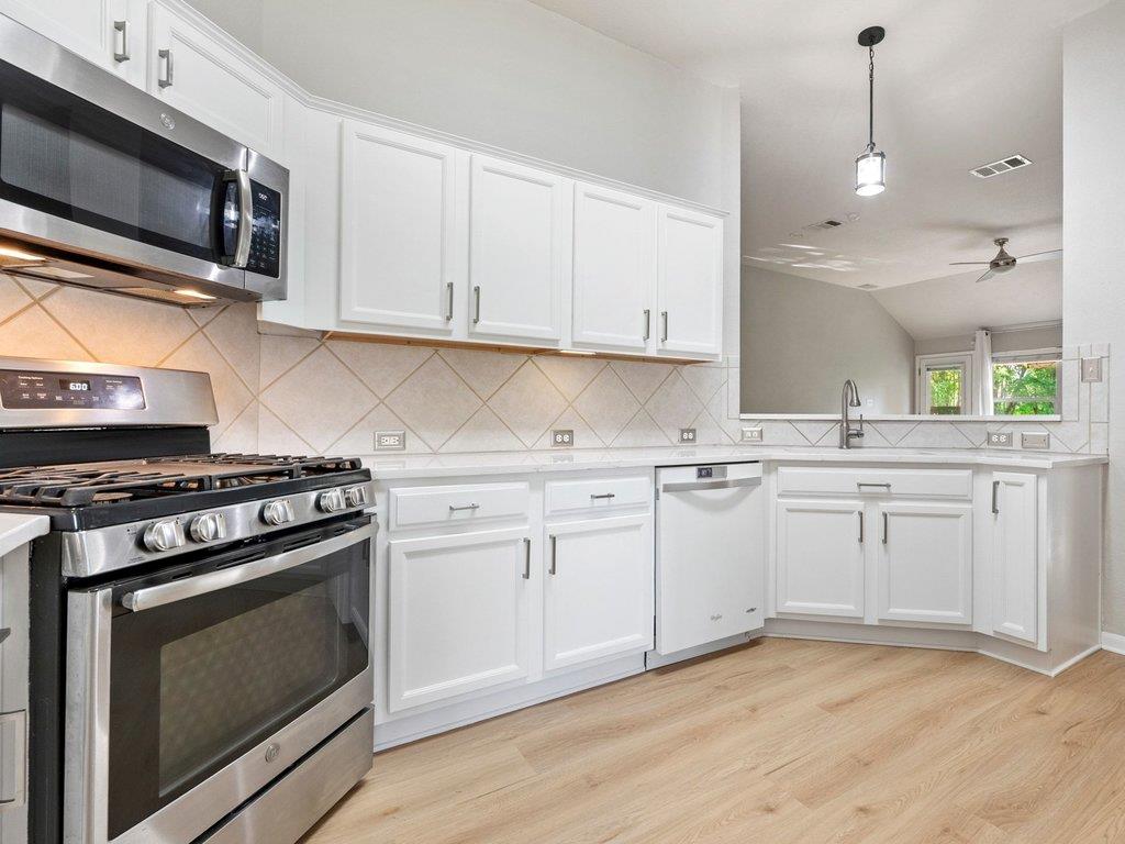 1201 Ridgewood Dr, Leander, TX 78641