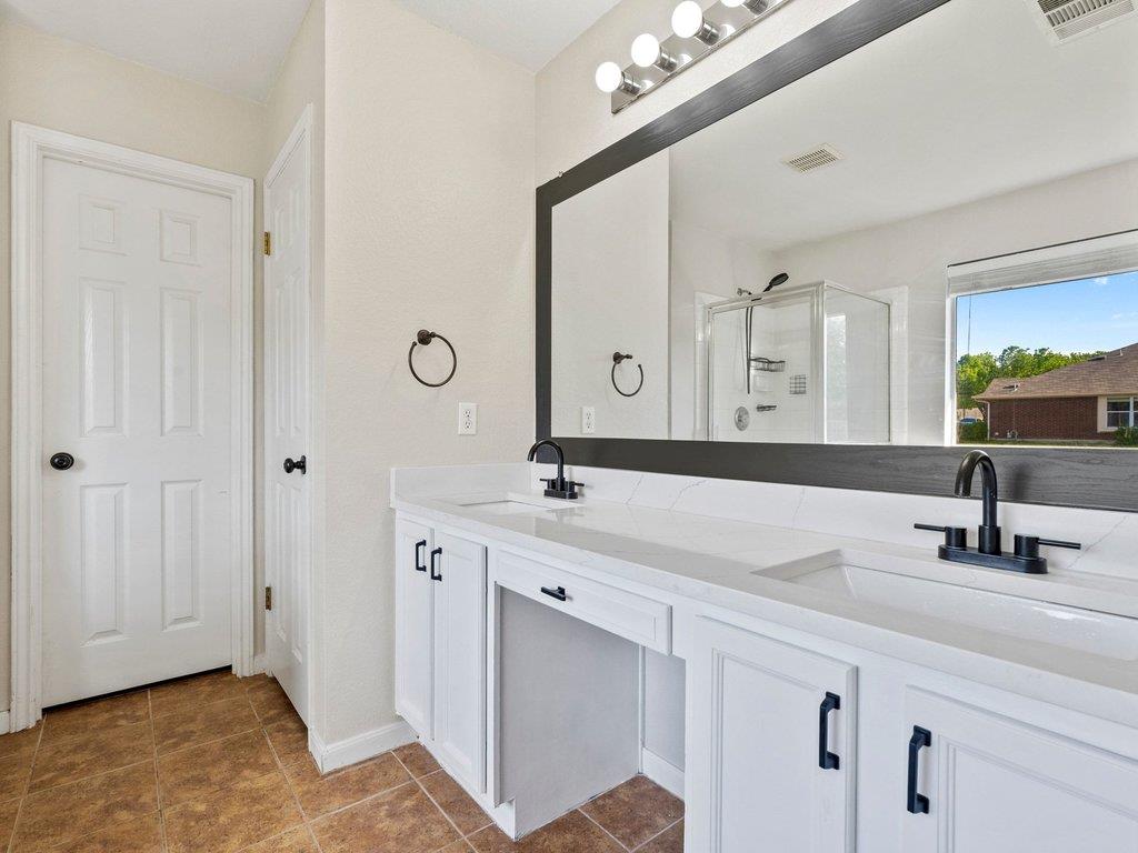 1201 Ridgewood Dr, Leander, TX 78641